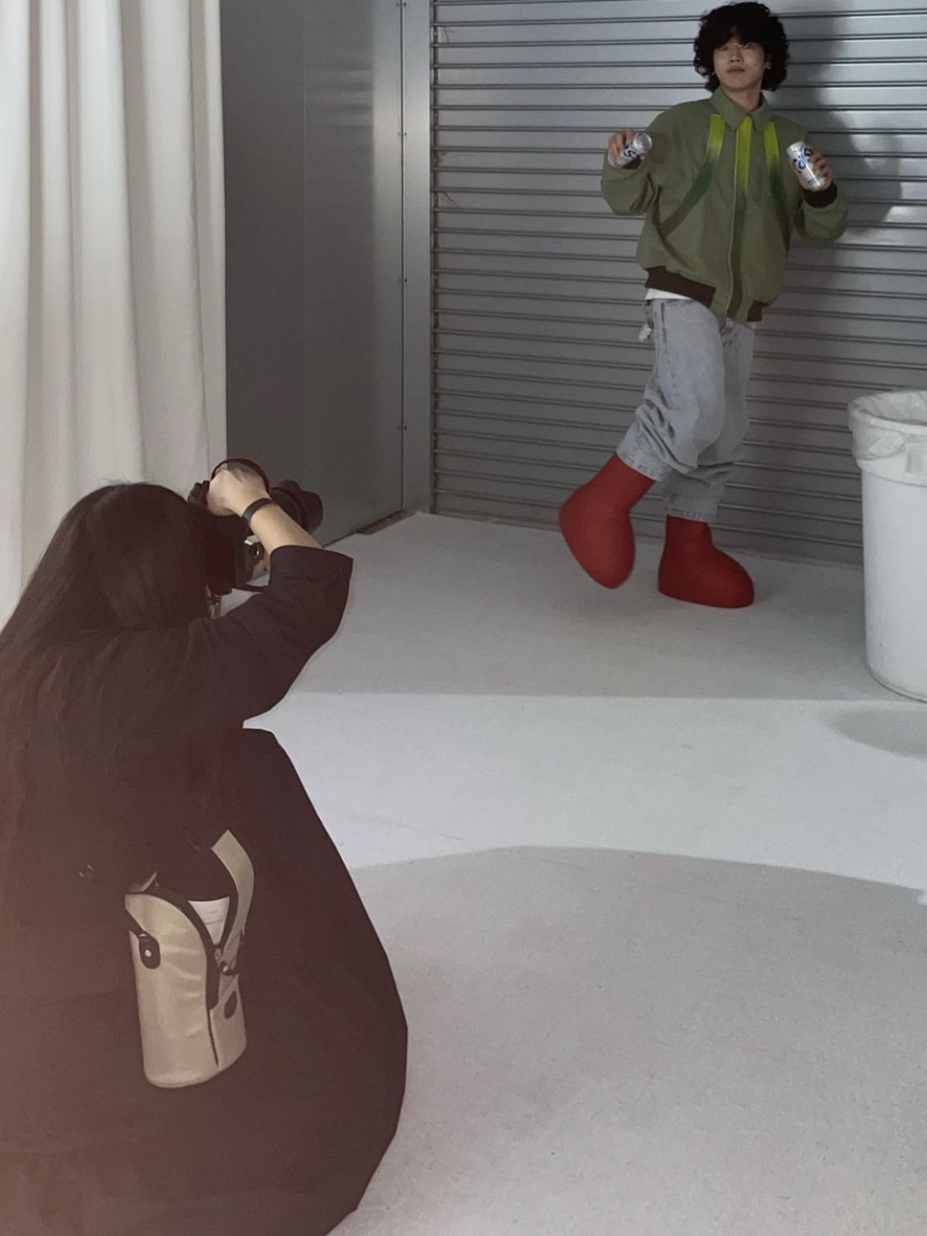 The Museum Visitor Curved Flap Pocket Bomber Jacket Khaki -23PS, Polar Skate Co Big Boy Jeans Light Blue 착용 스타일 - 2