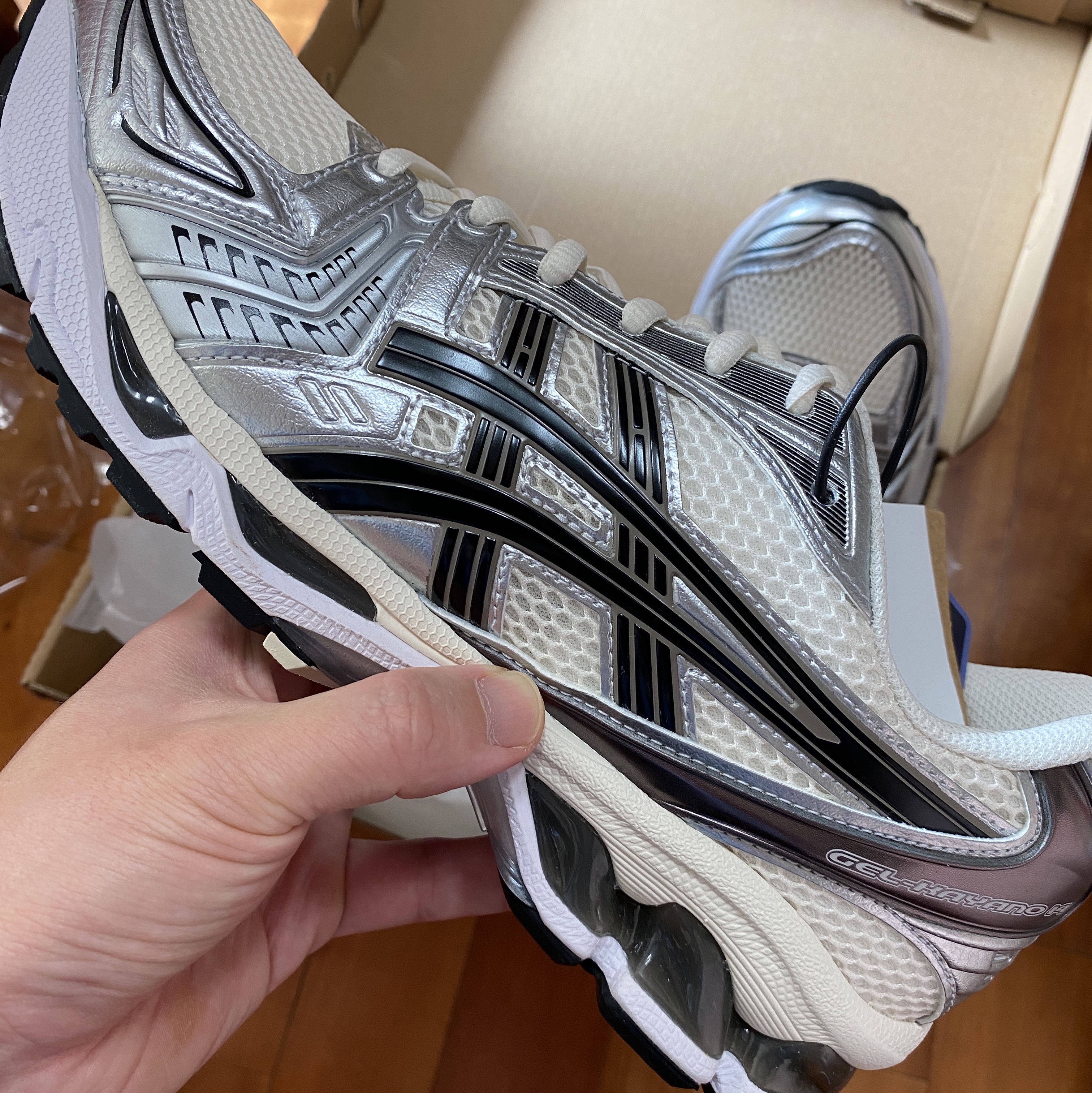 Asics Gel-Kayano 14 Cream Black 착용 스타일 - 1