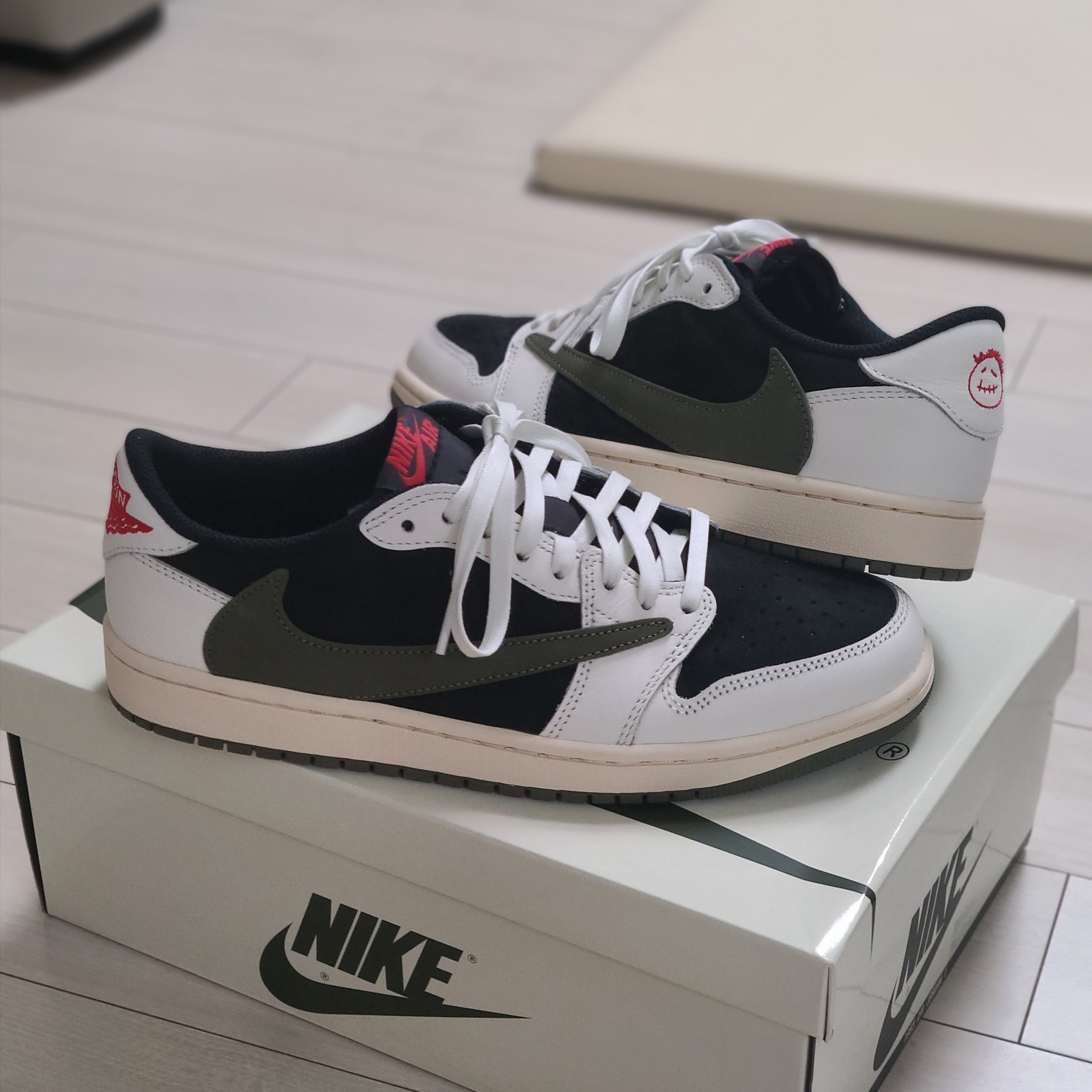 (W) Jordan 1 x Travis Scott Retro Low OG SP Medium Olive 착용 스타일