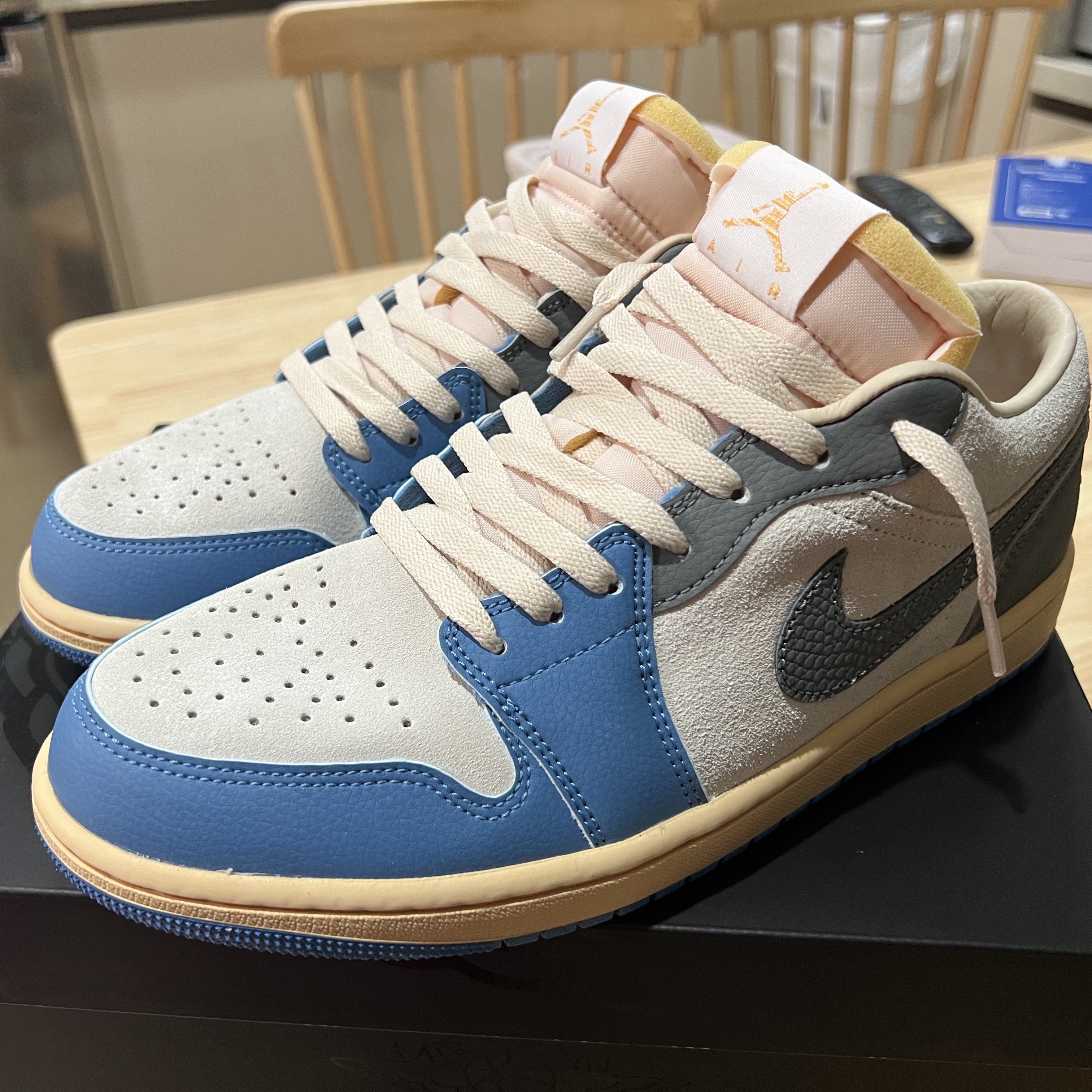 Jordan 1 Low SE Tokyo 96 착용 스타일
