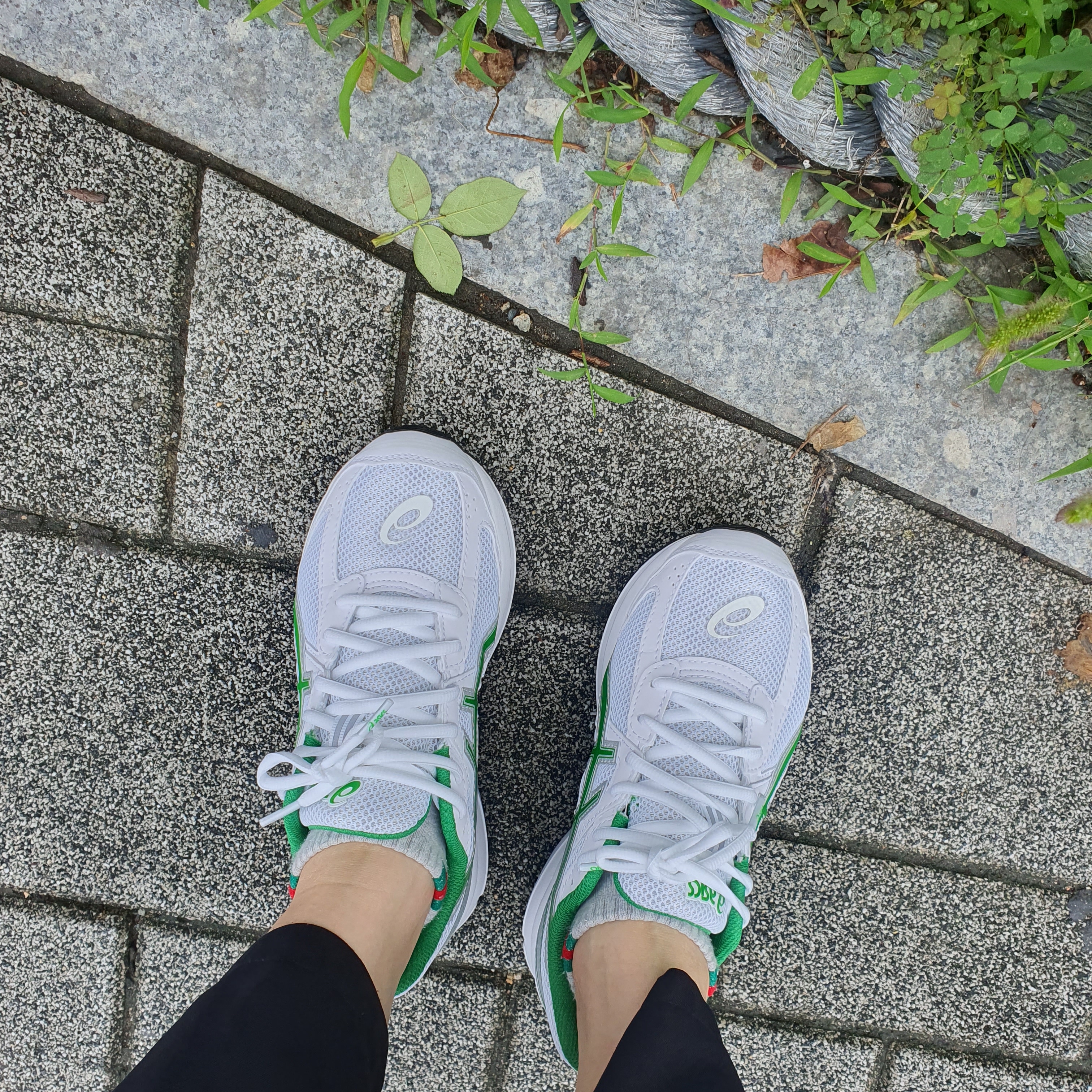 Asics Jog 100 S White Green - 2E Wide 착용 스타일 - 2