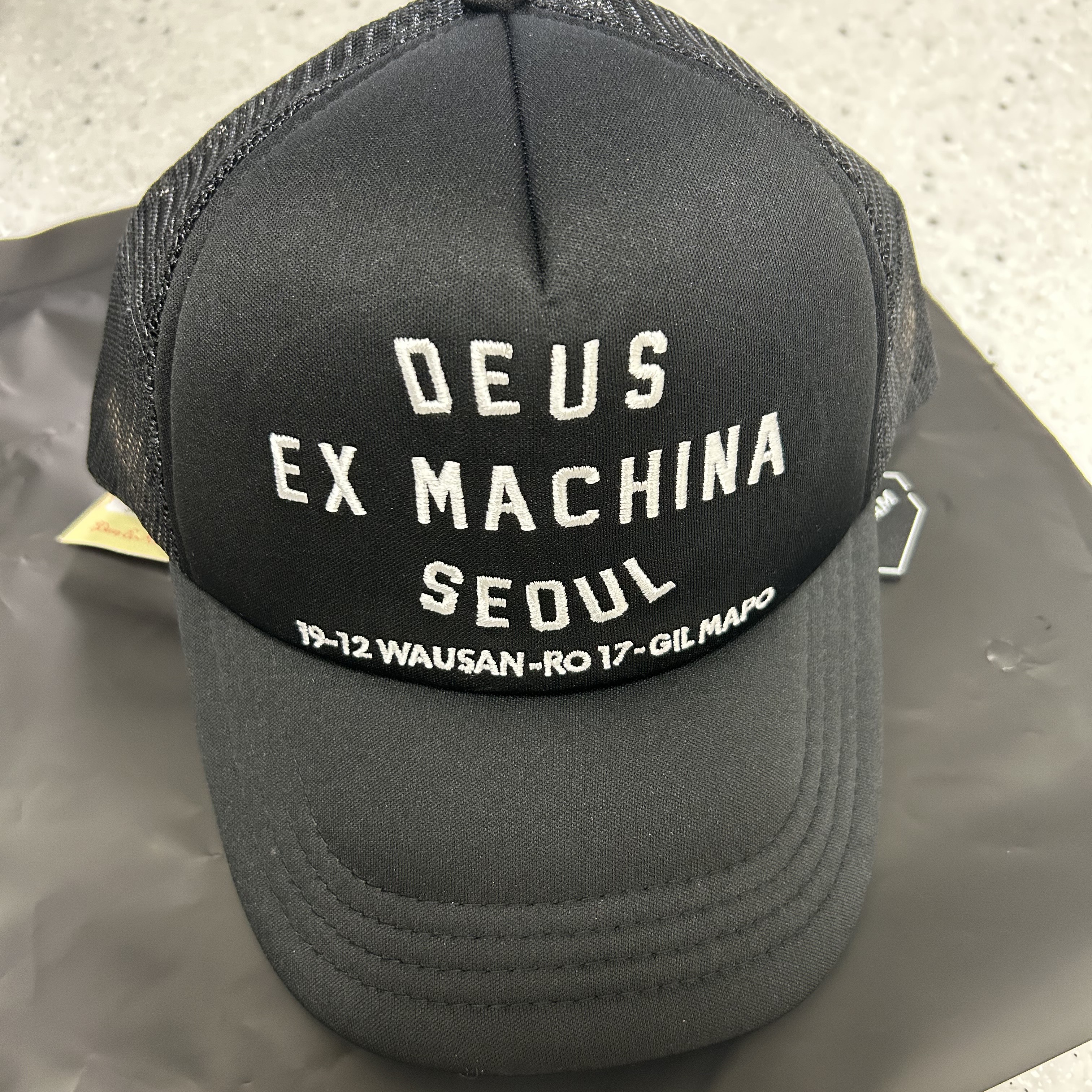 Deus Ex Machina Seoul Address Trucker Cap Black 착용 스타일