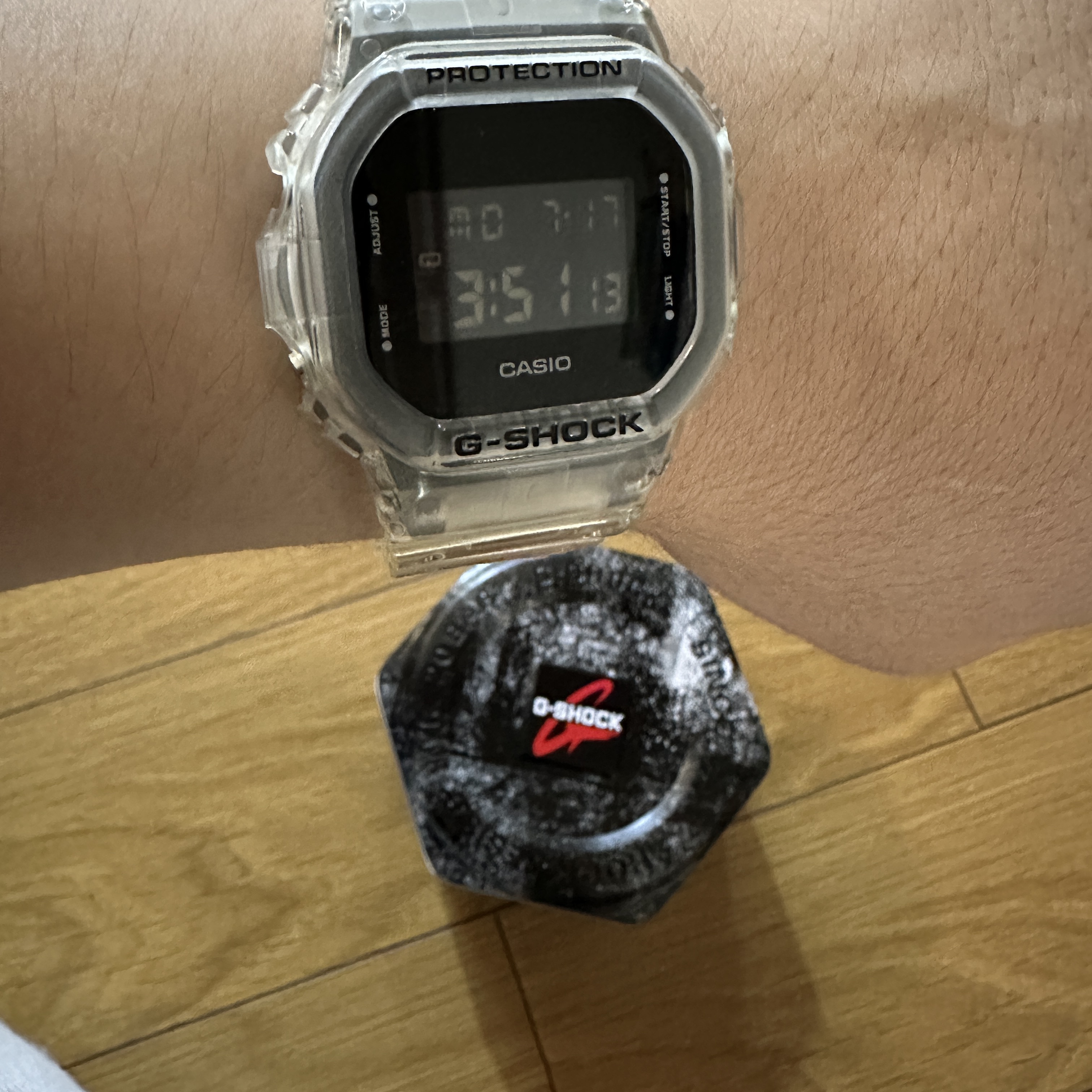 Casio G-Shock DW-5600SKE-7 착용 스타일