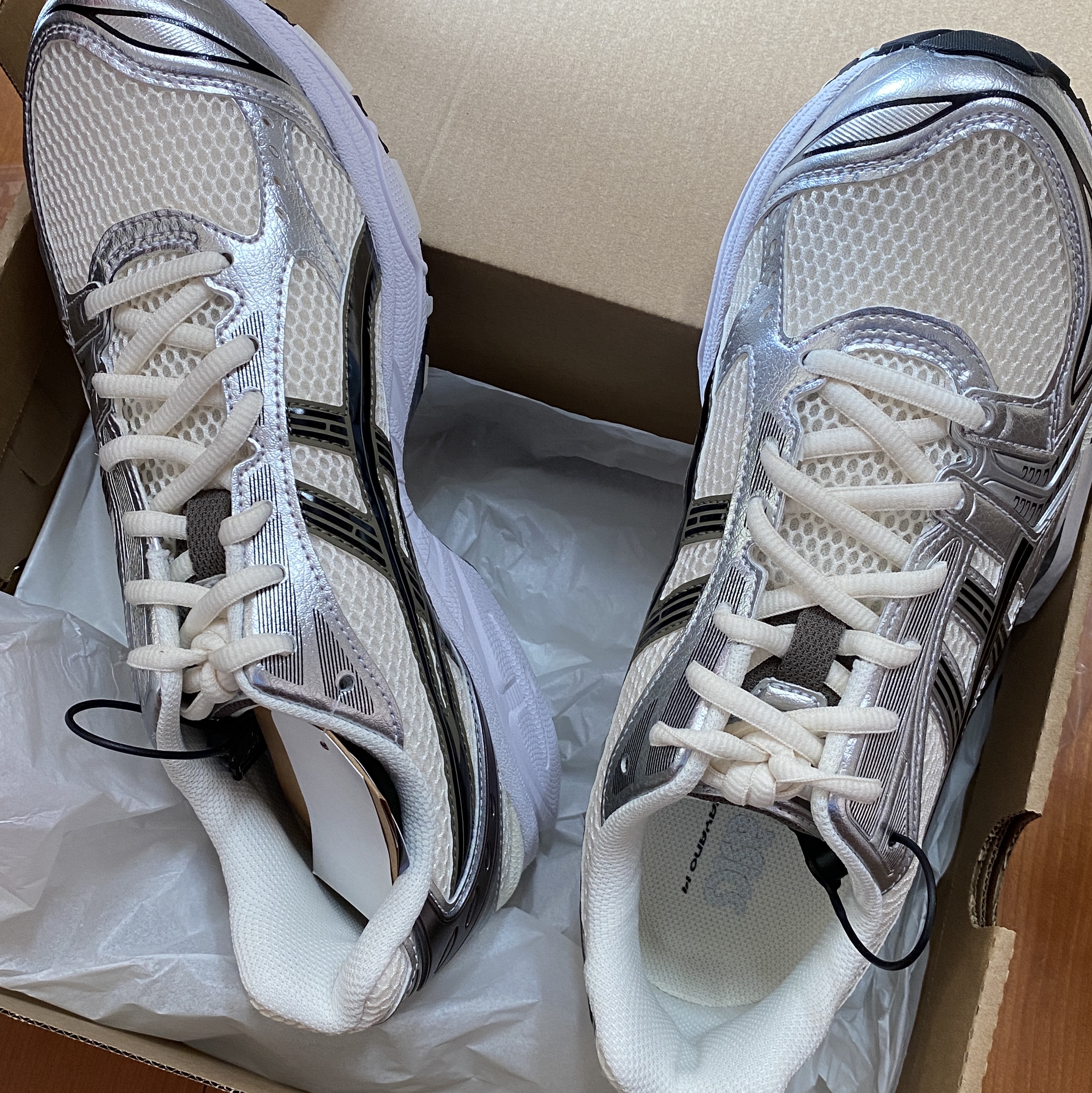Asics Gel-Kayano 14 Cream Black 착용 스타일 - 2