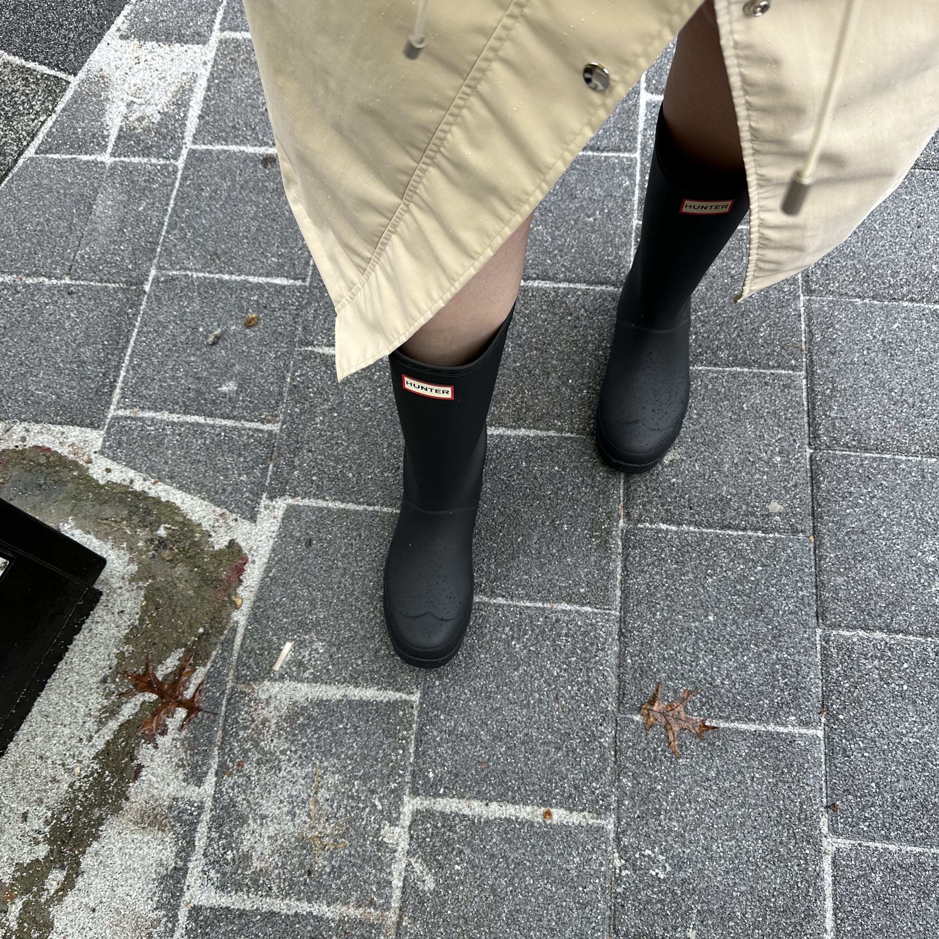 (W) Hunter Play Tall Wellington Rain Boots Black 착용 스타일