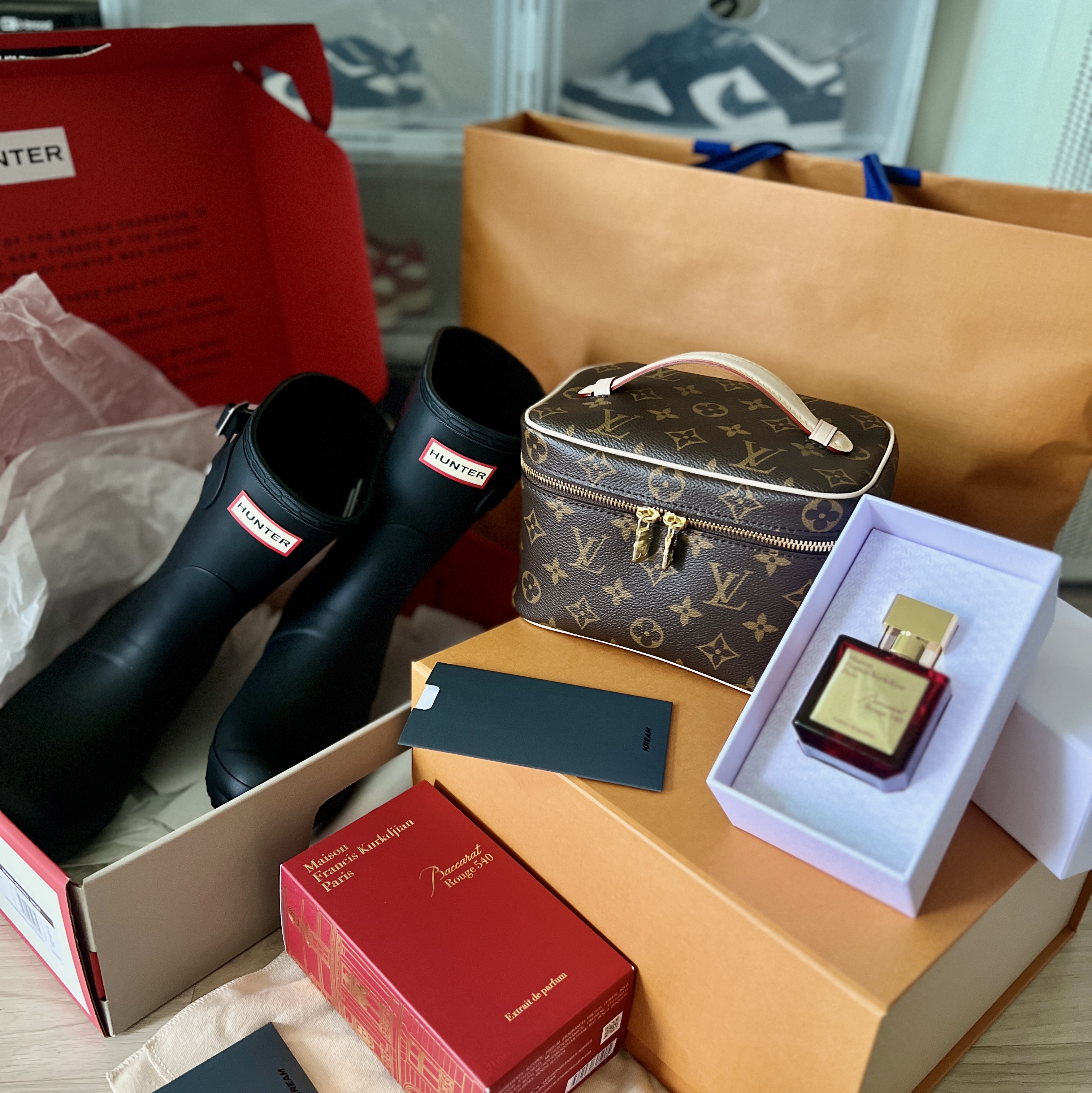 Louis Vuitton Nice Mini Toiletry Pouch Monogram, Maison Francis Kurkdjian Baccarat Rouge 540 Extrait De Parfum 70ml 착용 스타일