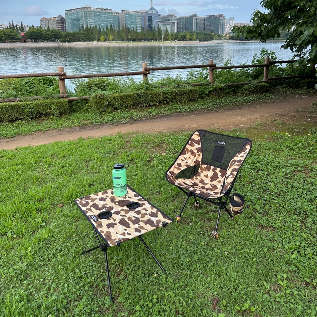 Helinox x BAPE Chair One Bape Camo 착용 스타일