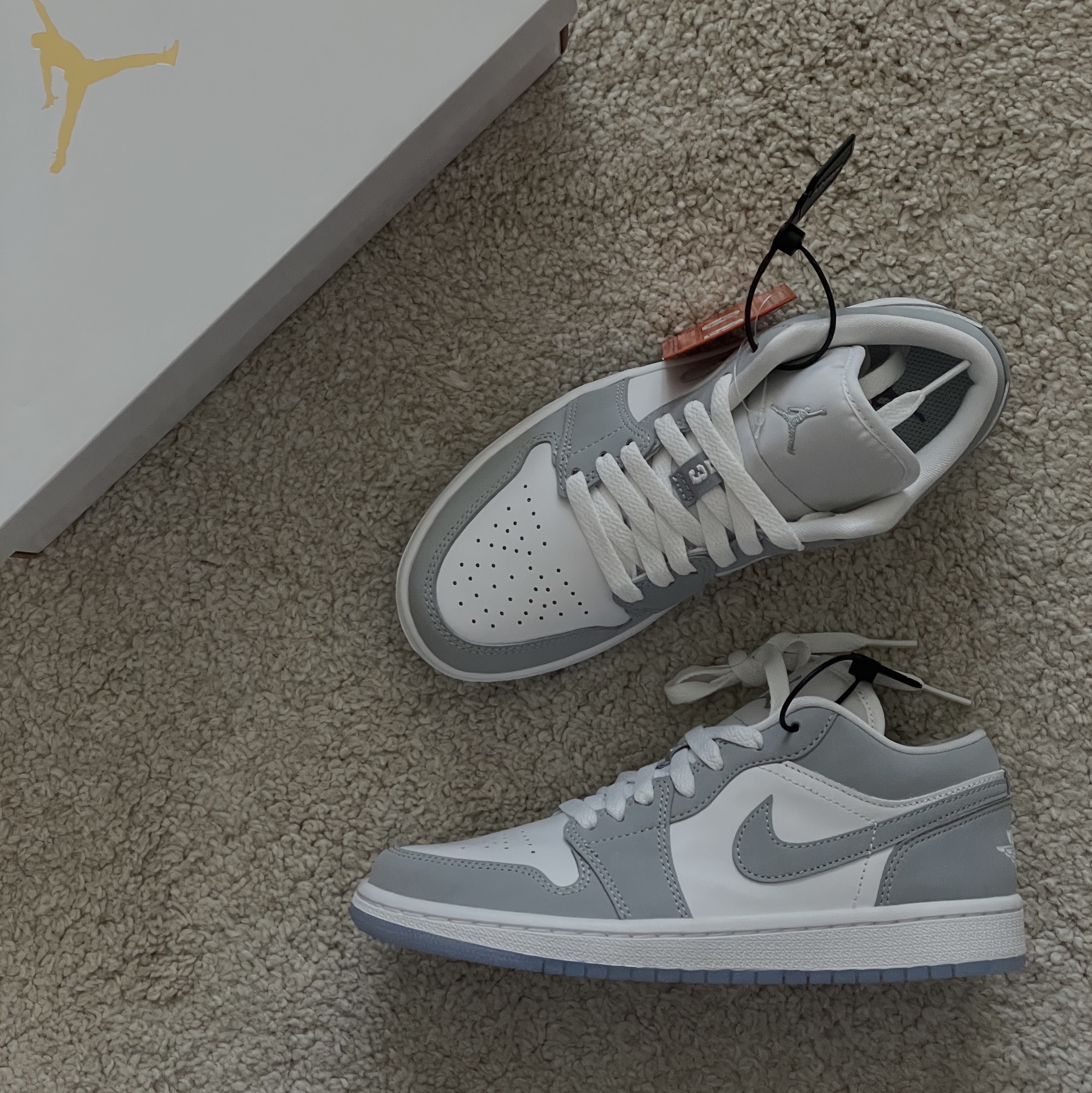 (W) Jordan 1 Low White Wolf Grey 착용 스타일