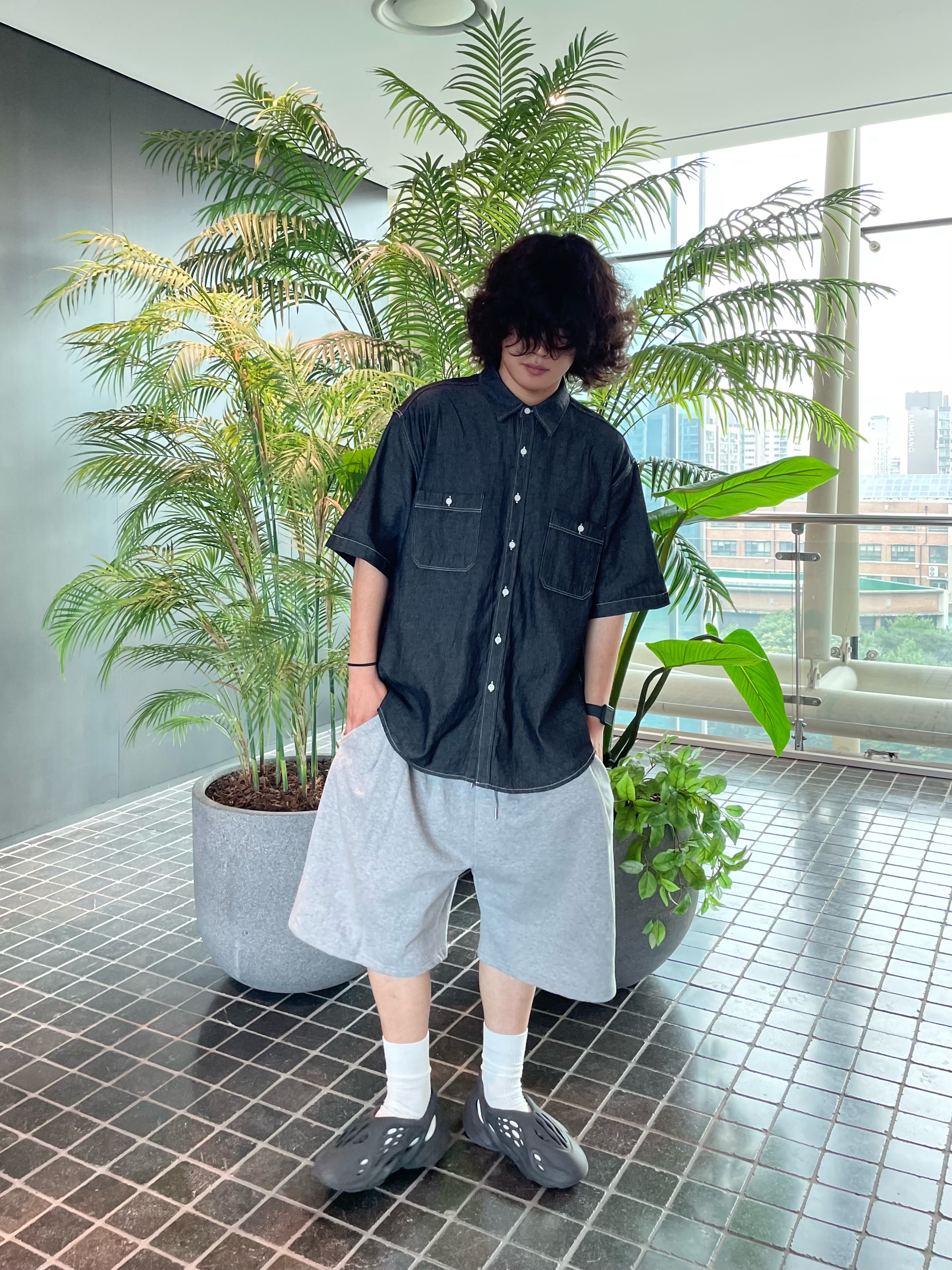 Adidas Yeezy Foam RNNR Onyx 착용 스타일 - 4