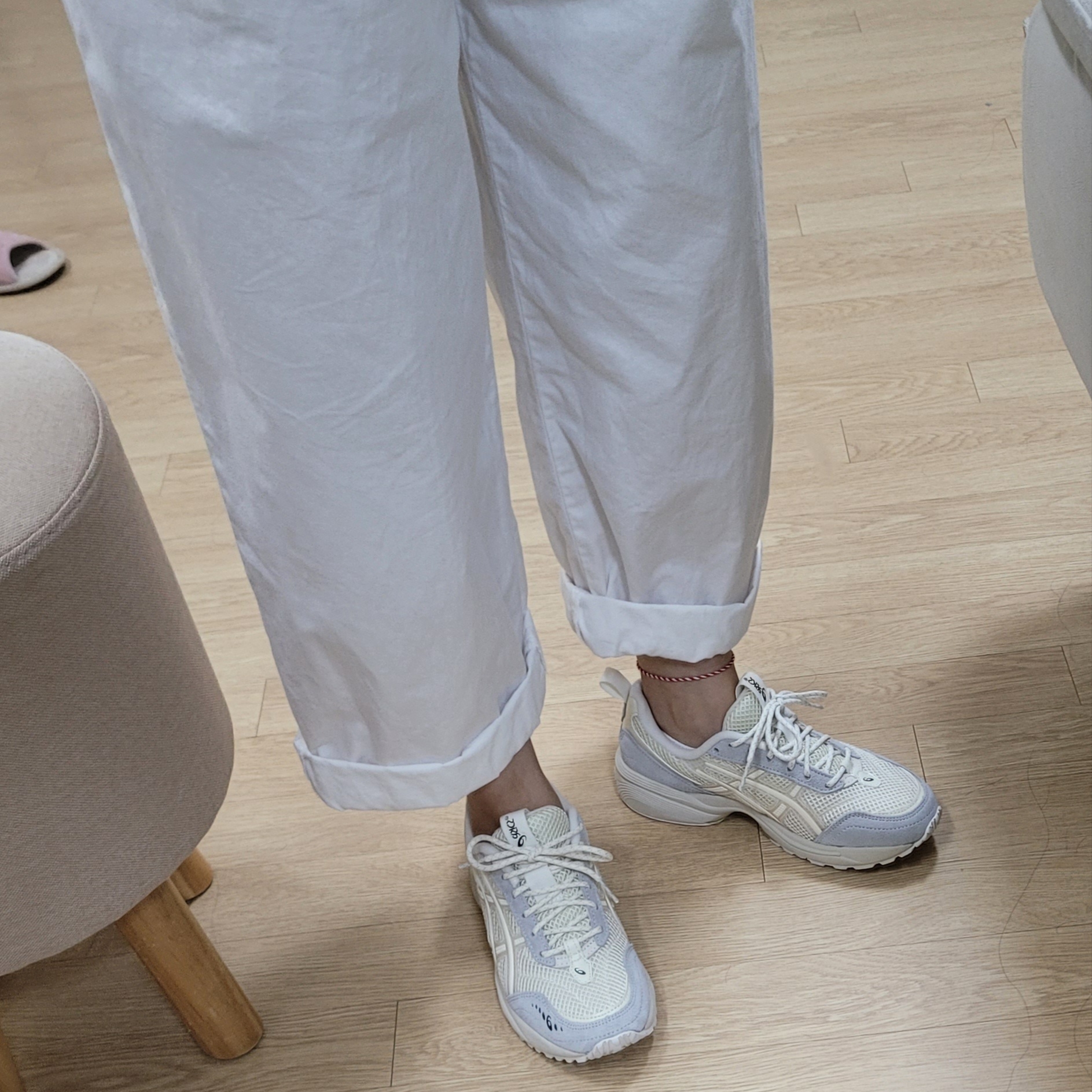 Asics Gel-1090 V2 SMU Polar Shade Cream 착용 스타일 - 1