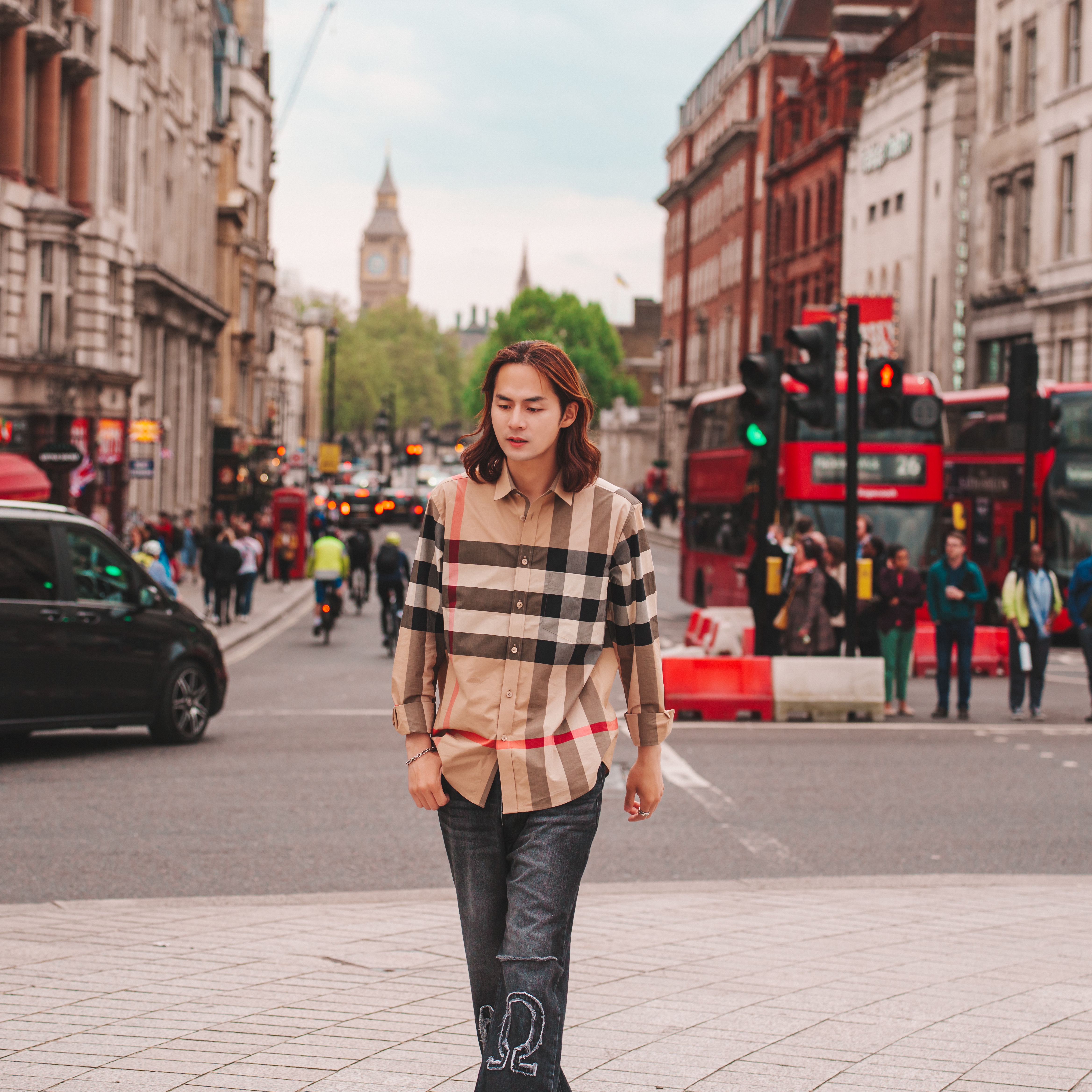 Burberry Check Stretch Cotton Poplin Shirt Archive Beige 착용 스타일 - 1
