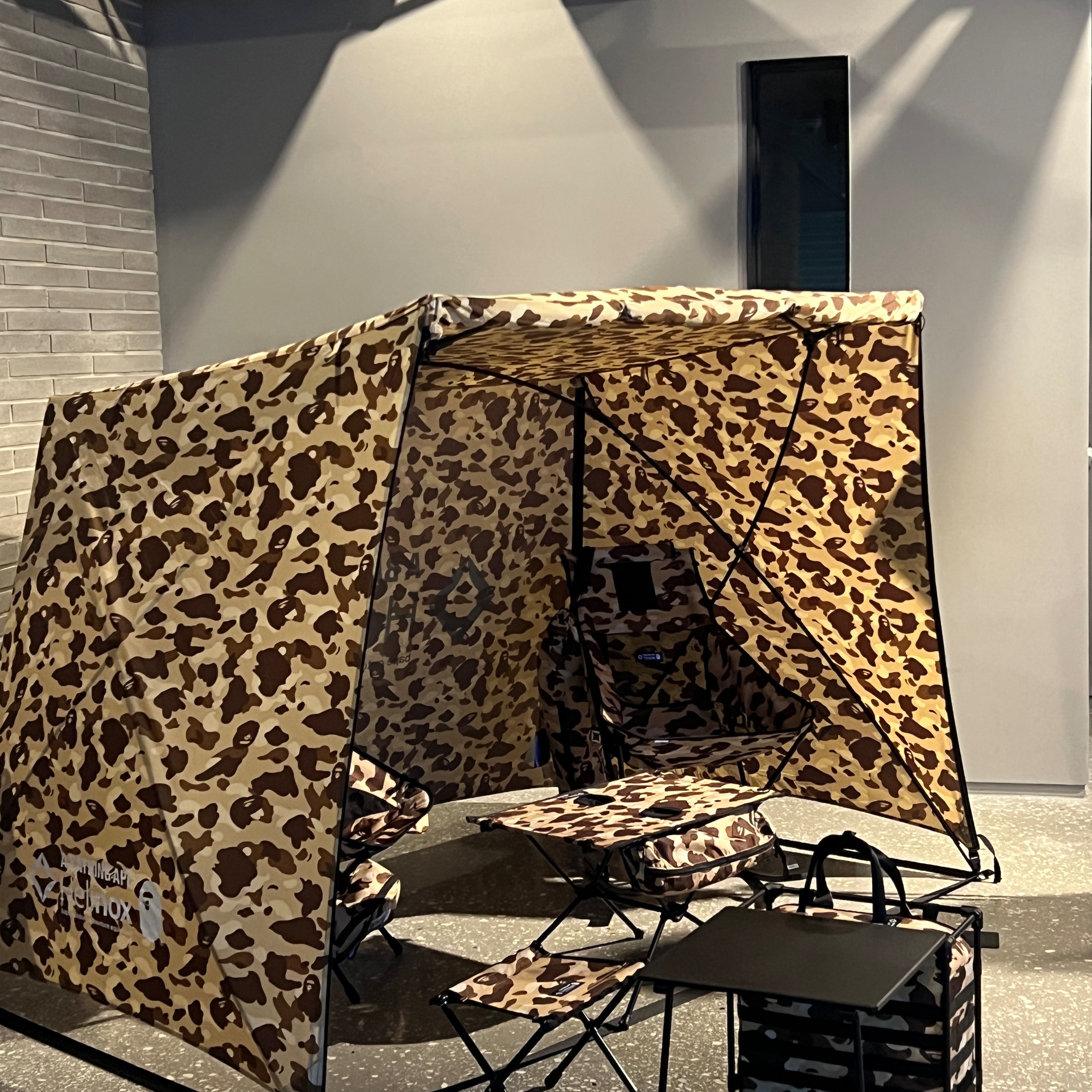 Helinox x BAPE Table One Hard Top Bape Camo 착용 스타일