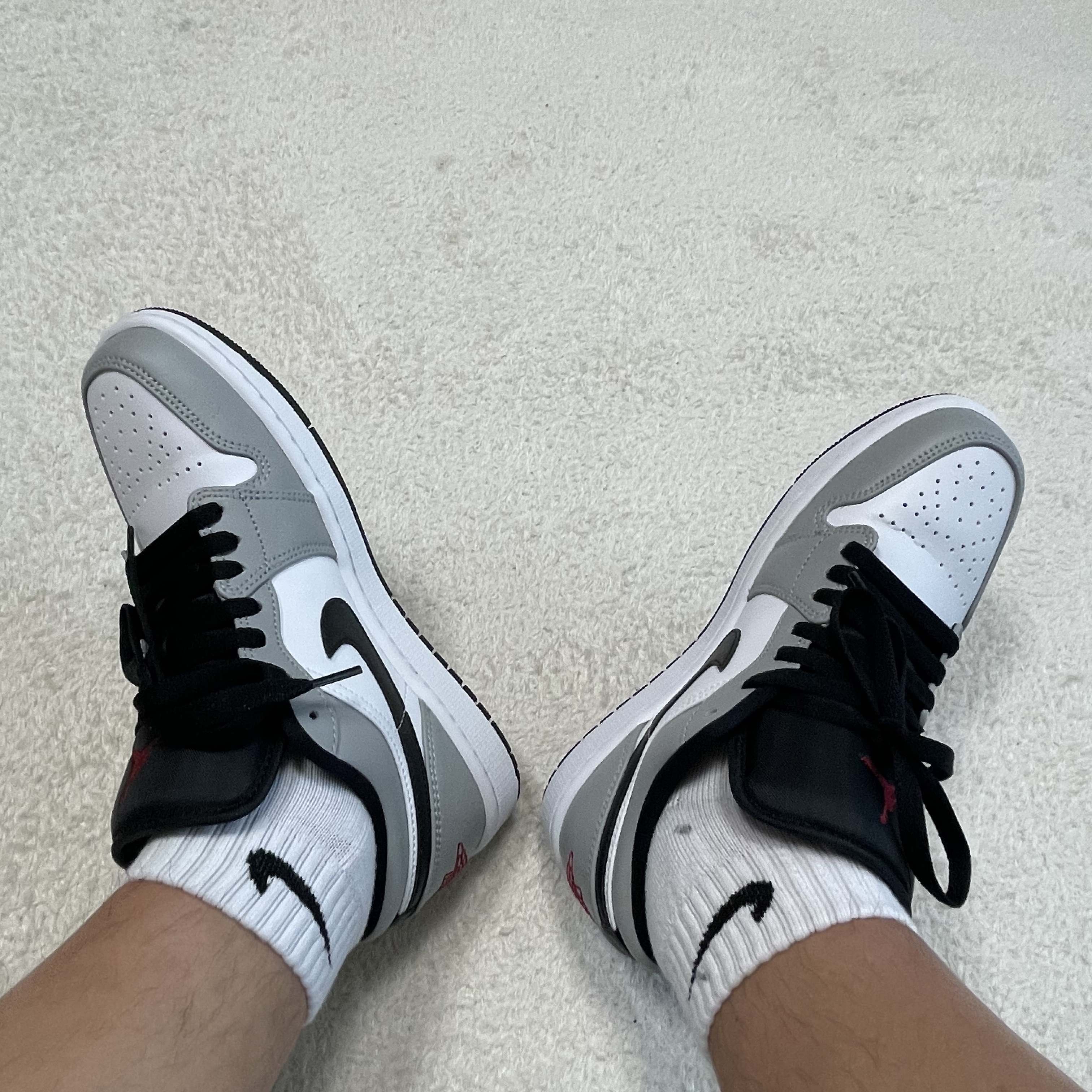 Jordan 1 Low Light Smoke Grey 착용 스타일 - 2