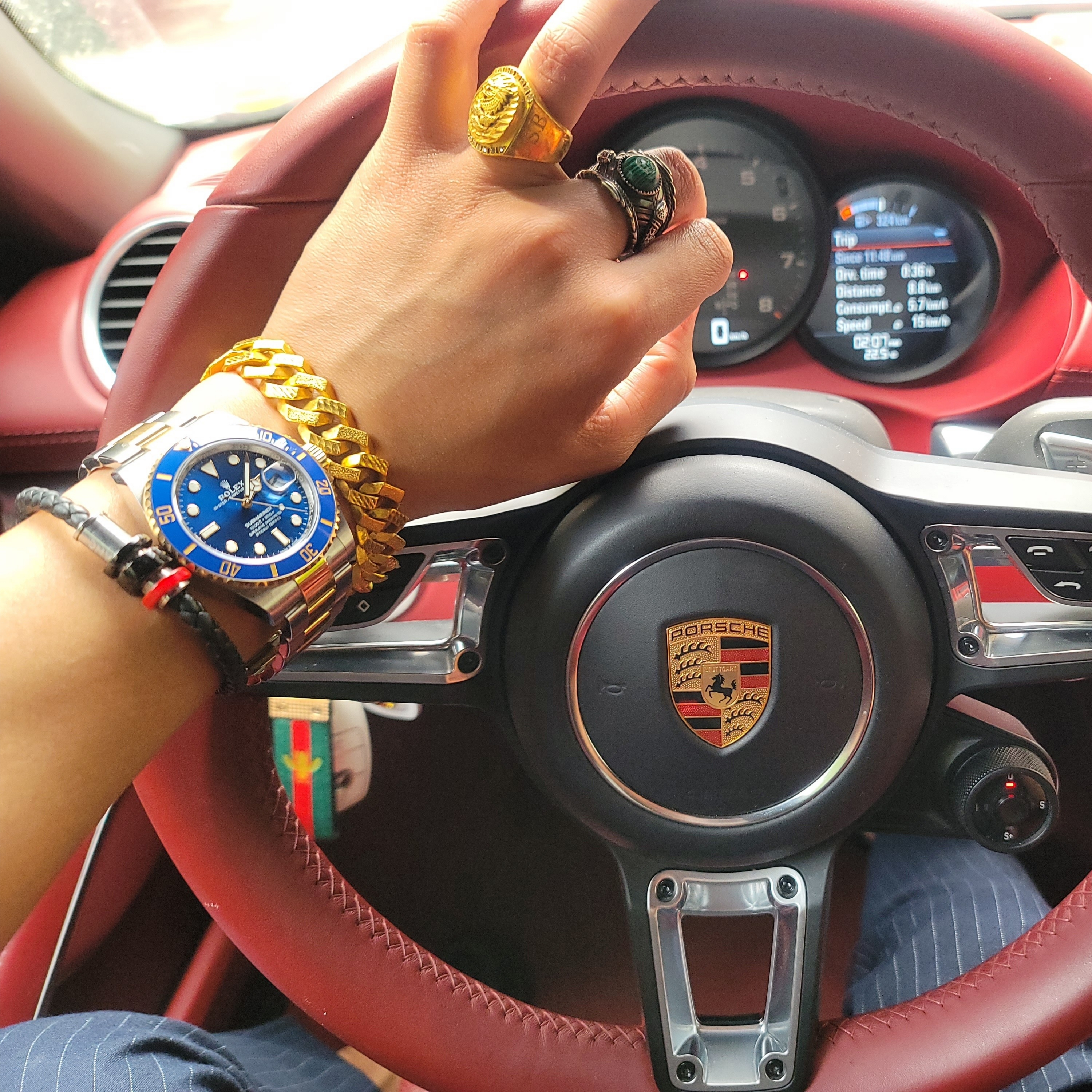 Rolex Submariner Date 41mm 126613LB Royal Blue Oyster 착용 스타일 - 1