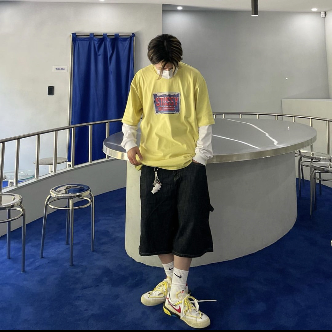 Nike x Off-White Blazer Low '77 White and University Red, Stussy Metal Bent Crown Keychain Silver 착용 스타일 - 3