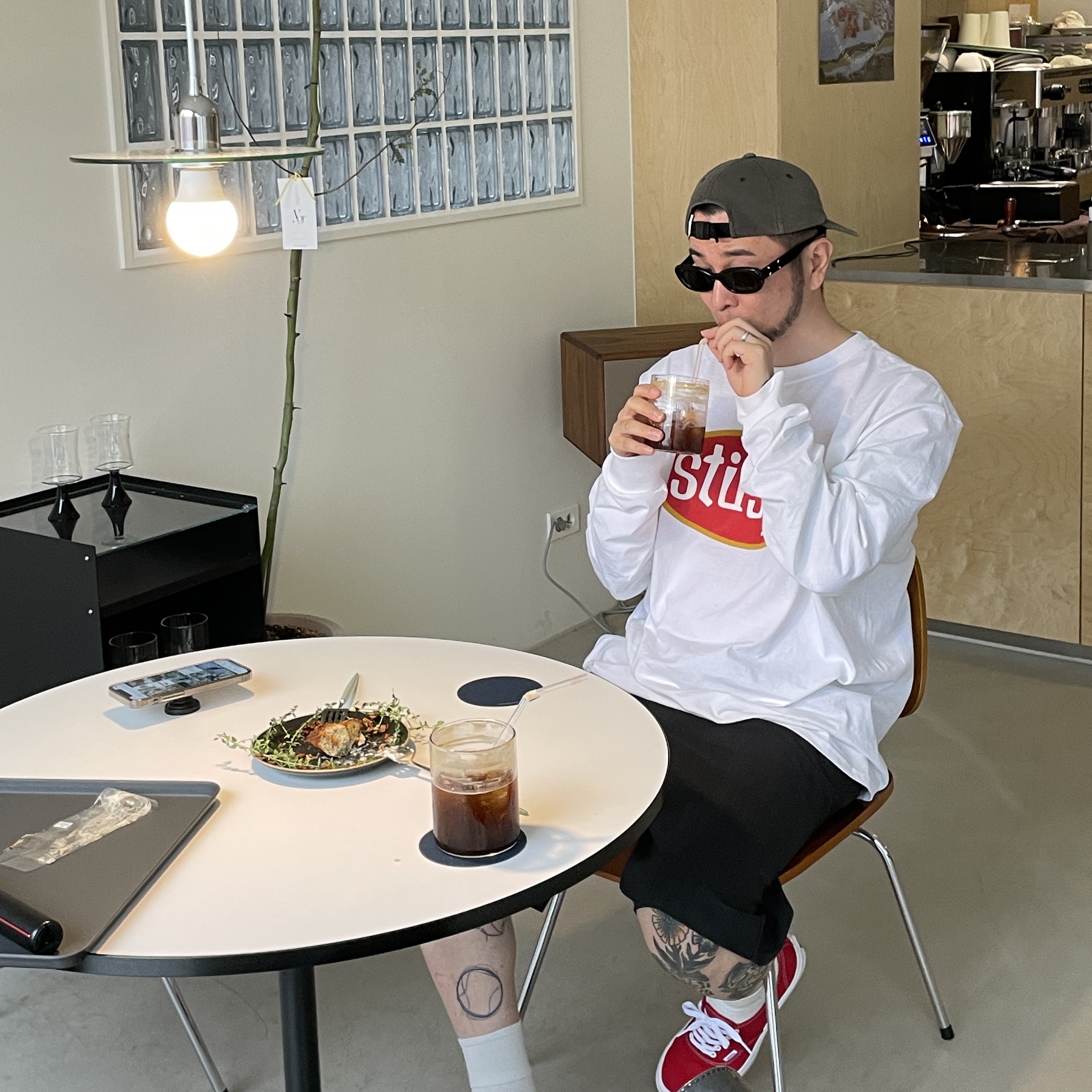 Stussy Pitstop LS T-Shirt White, Gentle Monster x Maison Margiela MM004 Black Black 착용 스타일