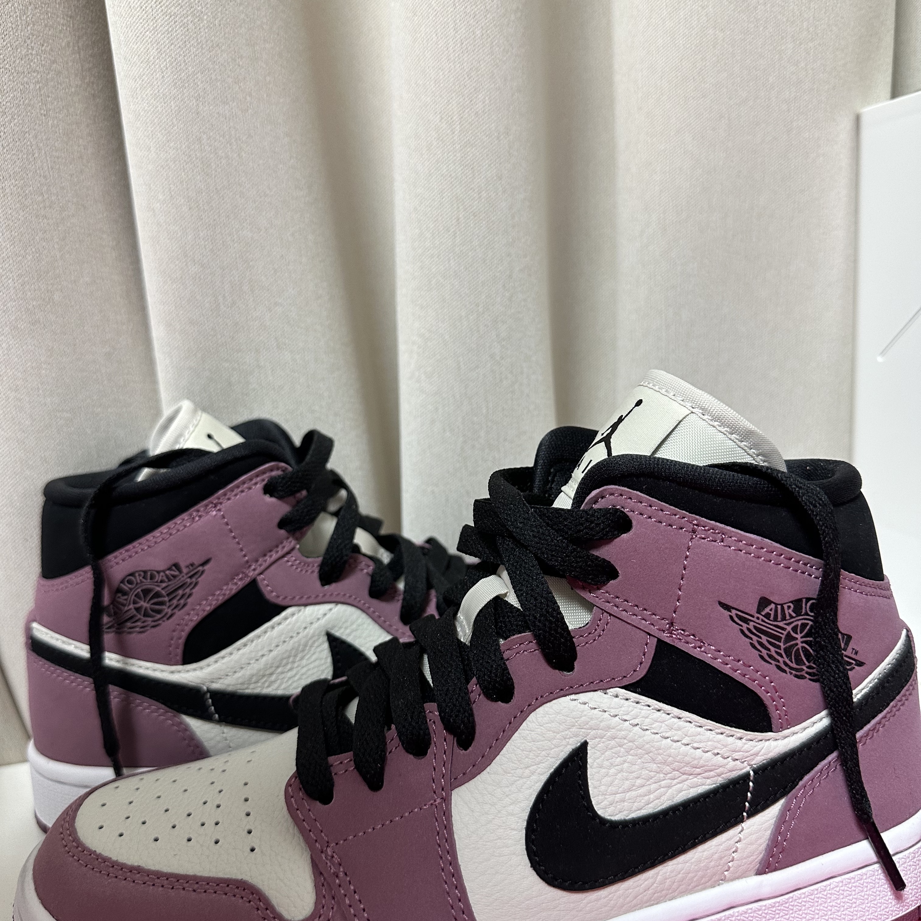 (W) Jordan 1 Mid SE Light Mulberry 착용 스타일