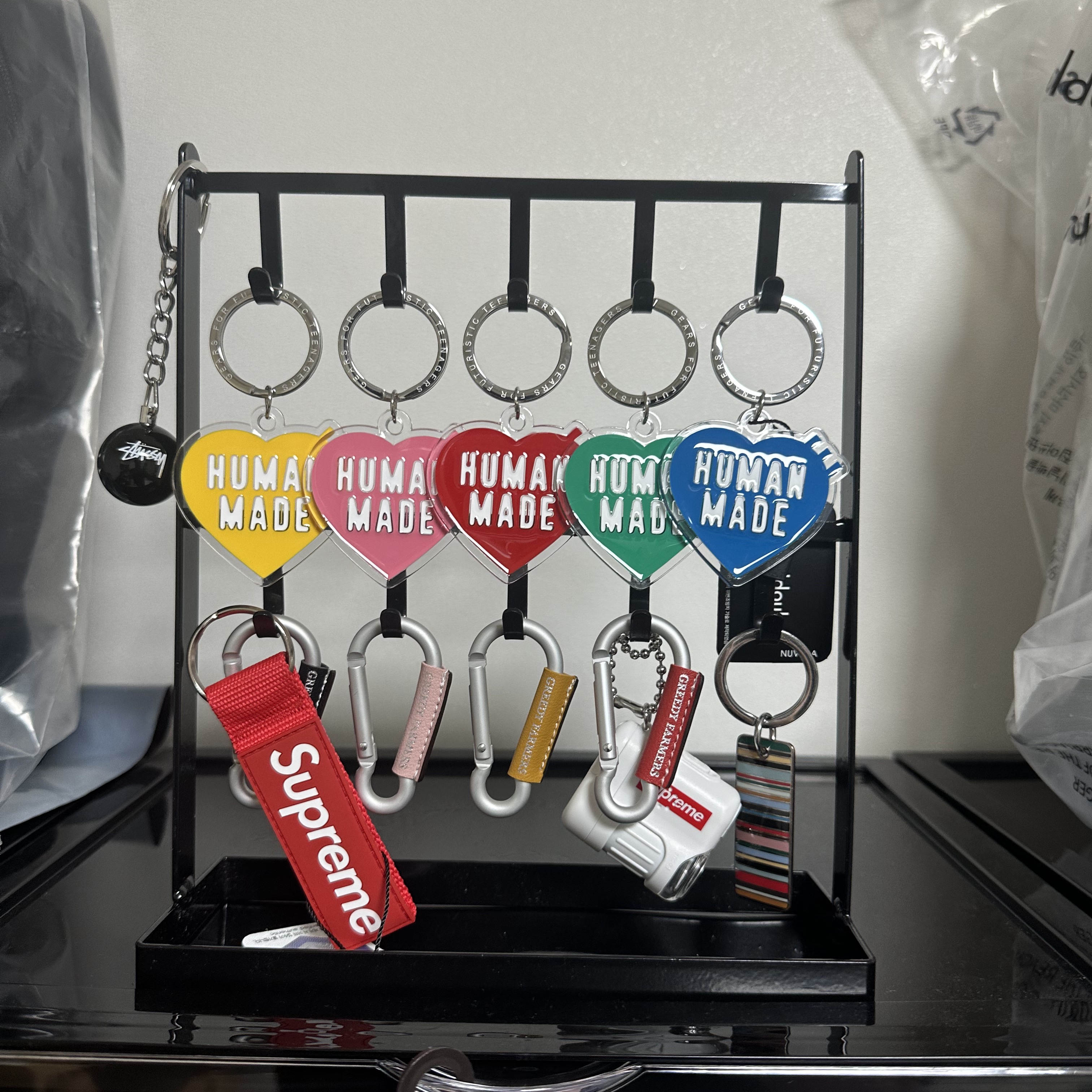 Human Made Acrylic Heart Keyring Yellow 착용 스타일