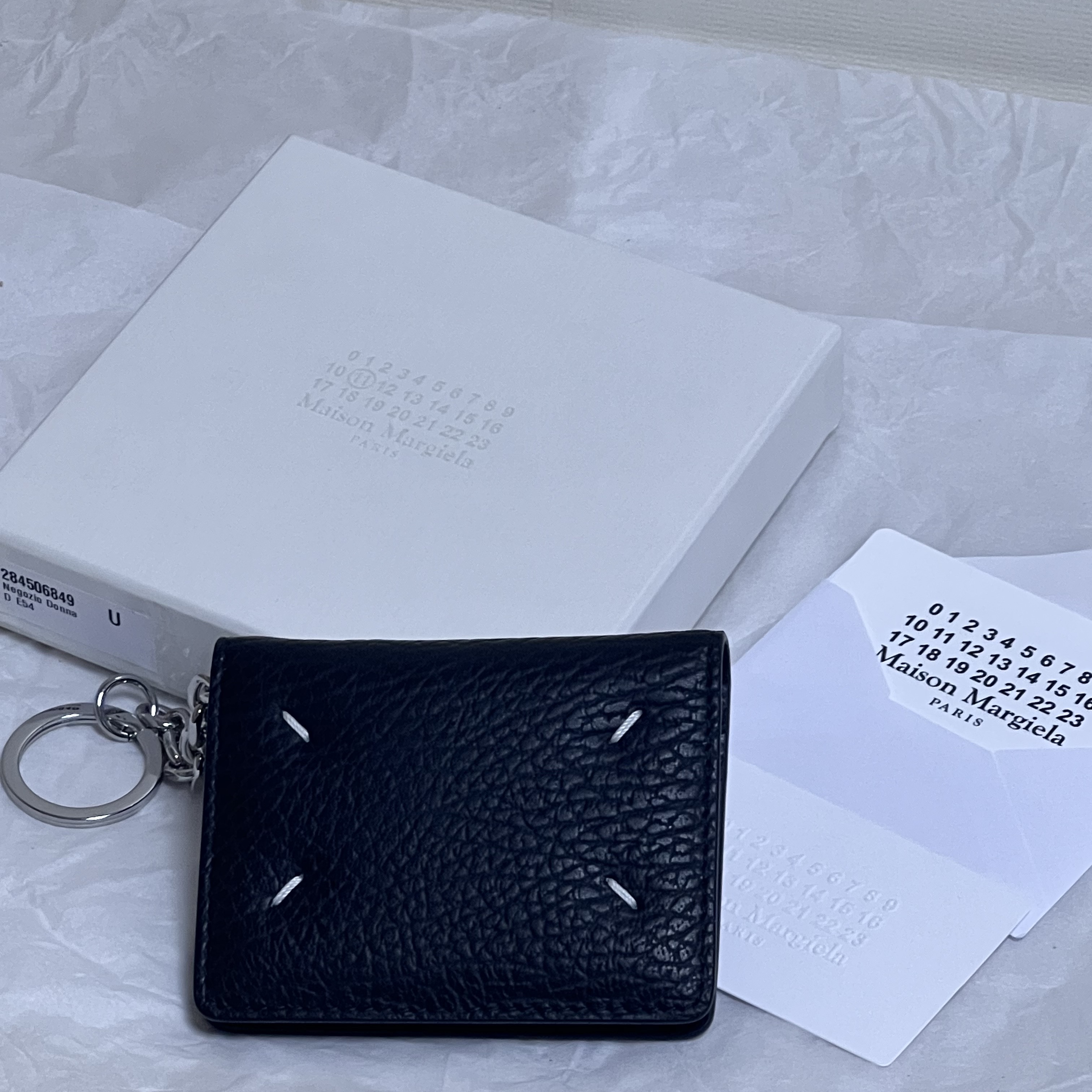 Maison Margiela Keyring Wallet Black 착용 스타일
