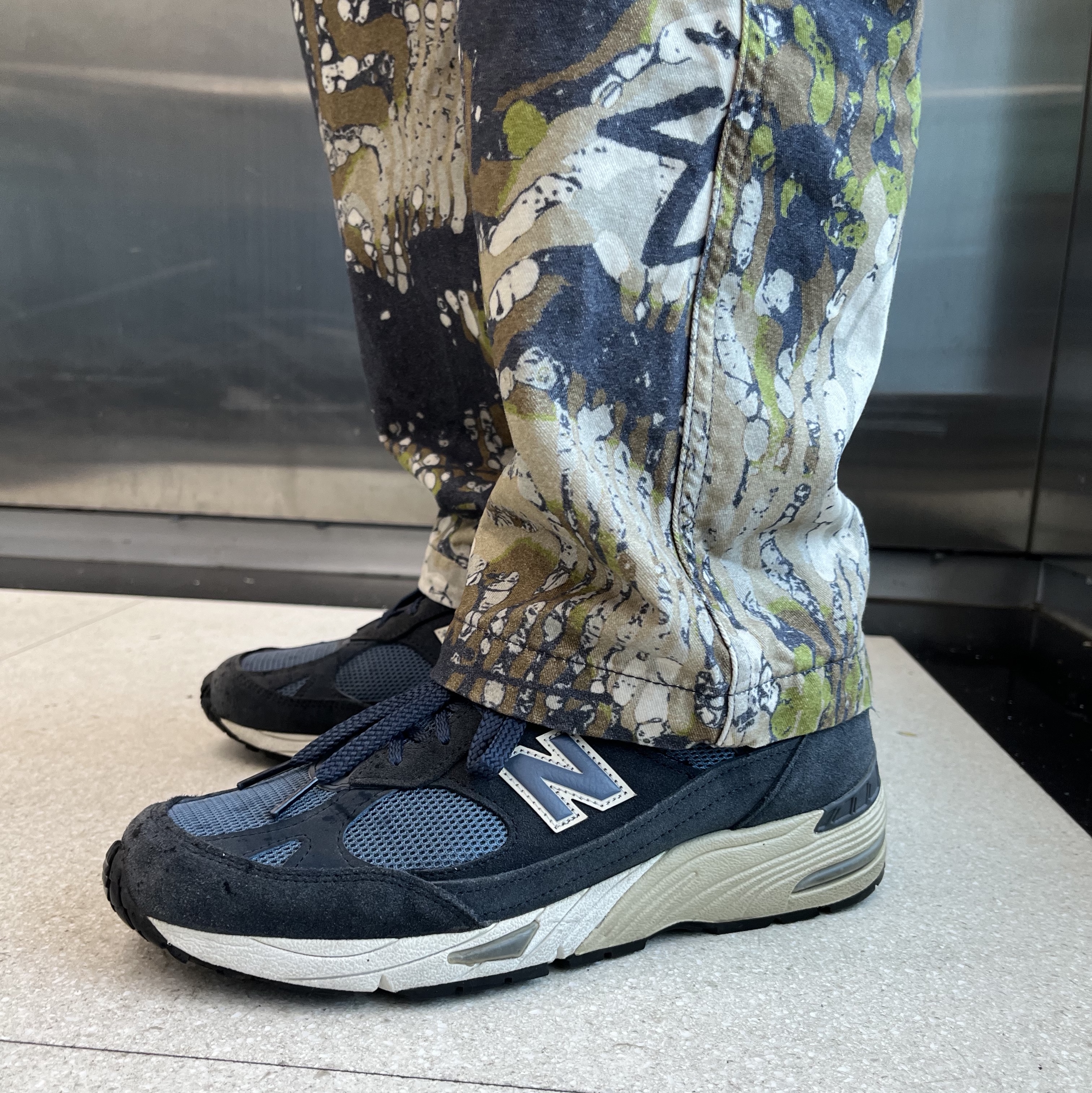 Stussy Veil Camo Beach Pants Terranea, New Balance 991 Made in UK Navy 착용 스타일