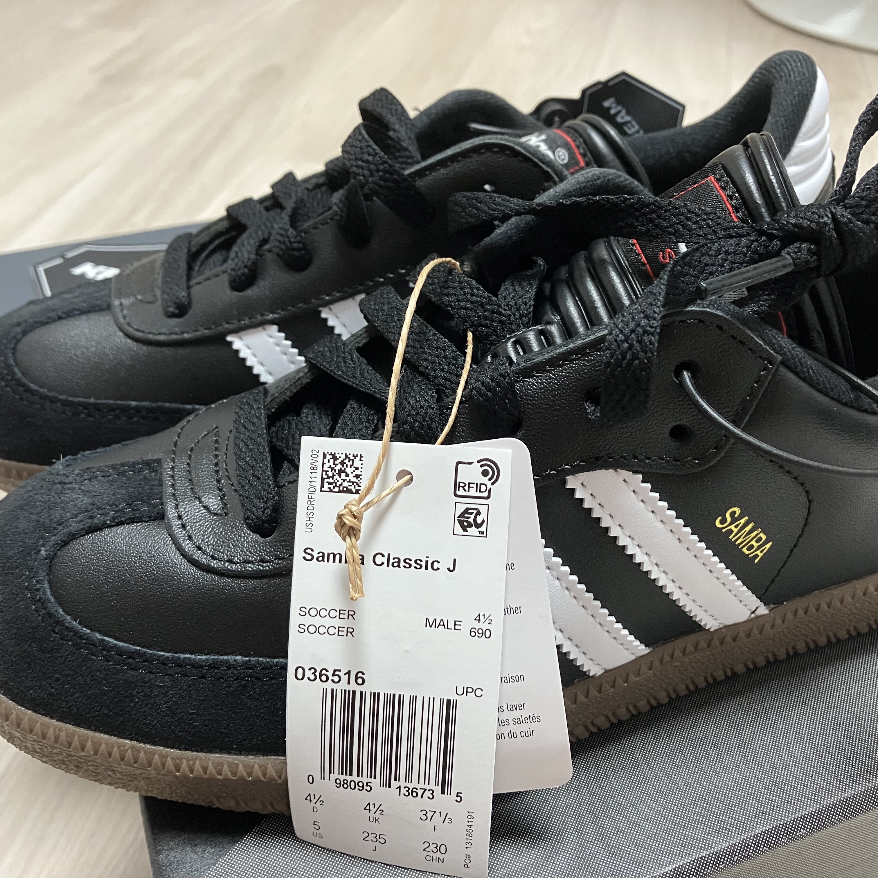 (J) Adidas Samba Classic Core Black 착용 스타일 - 1