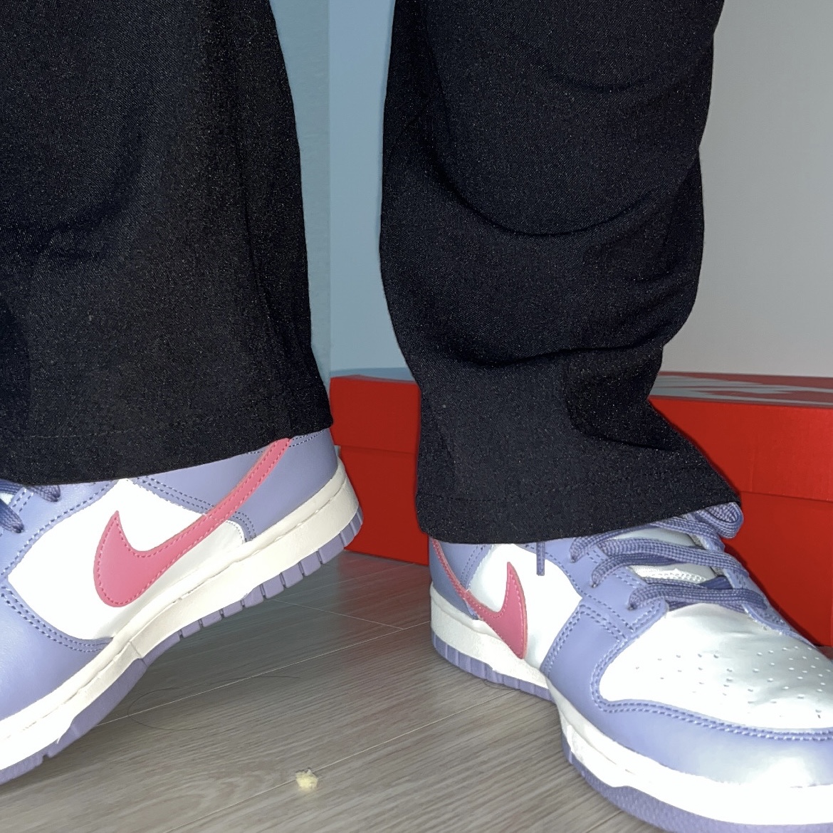 (W) Nike Dunk Low Indigo Haze Coral Chalk 착용 스타일 - 1