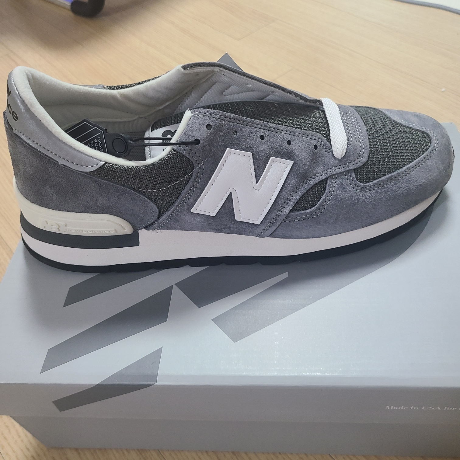 New Balance 990v1 Made in USA Grey White 착용 스타일