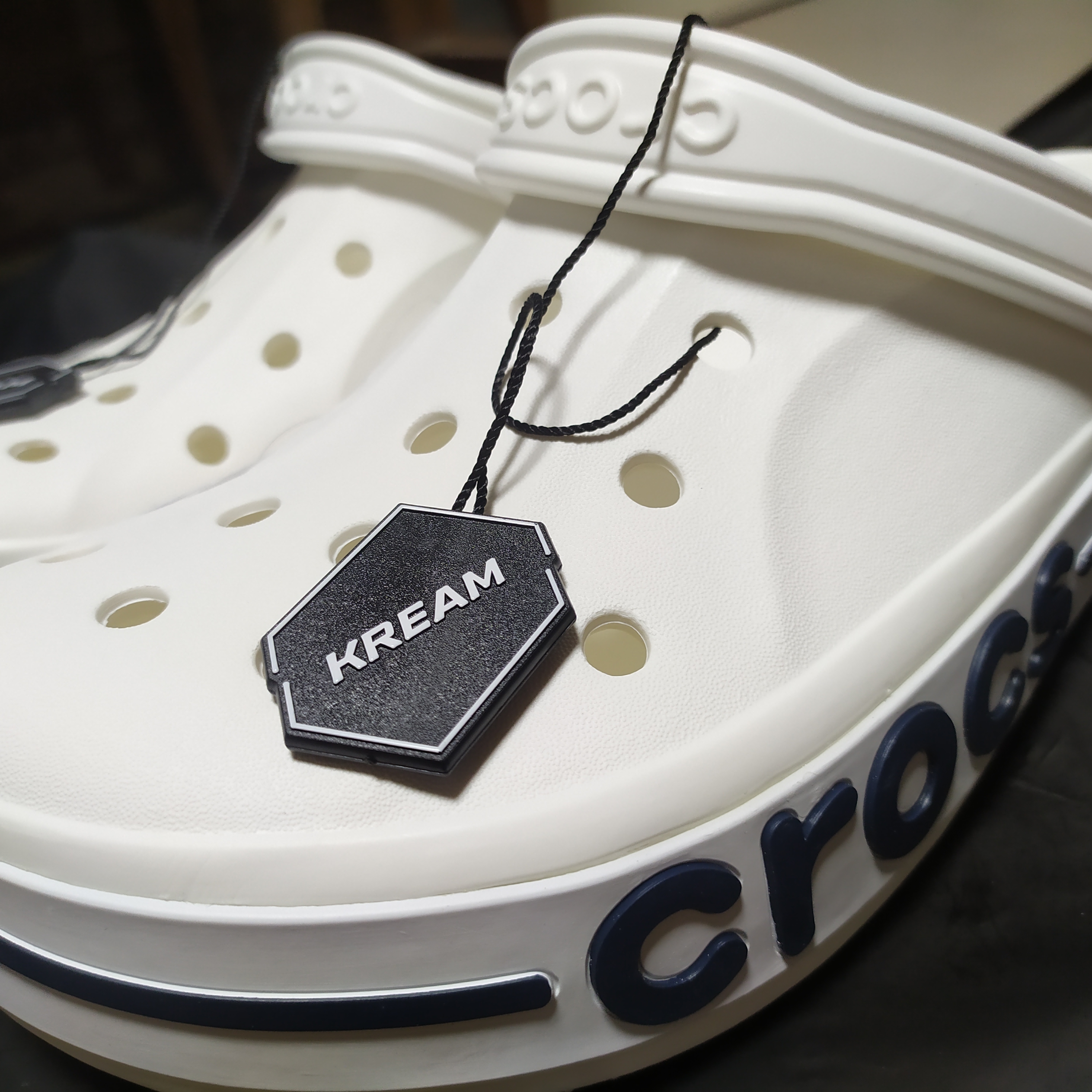 Crocs Bayaband Clog White Navy 착용 스타일