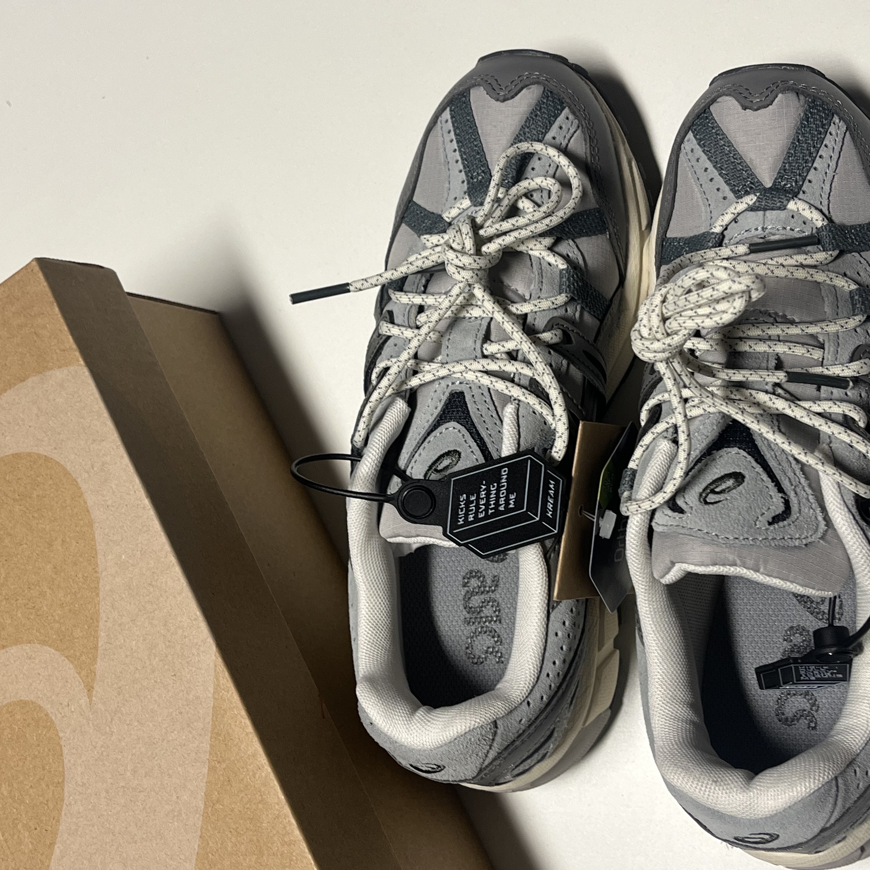 Asics Gel-Sonoma 15-50 Oyster Grey Clay Grey 착용 스타일