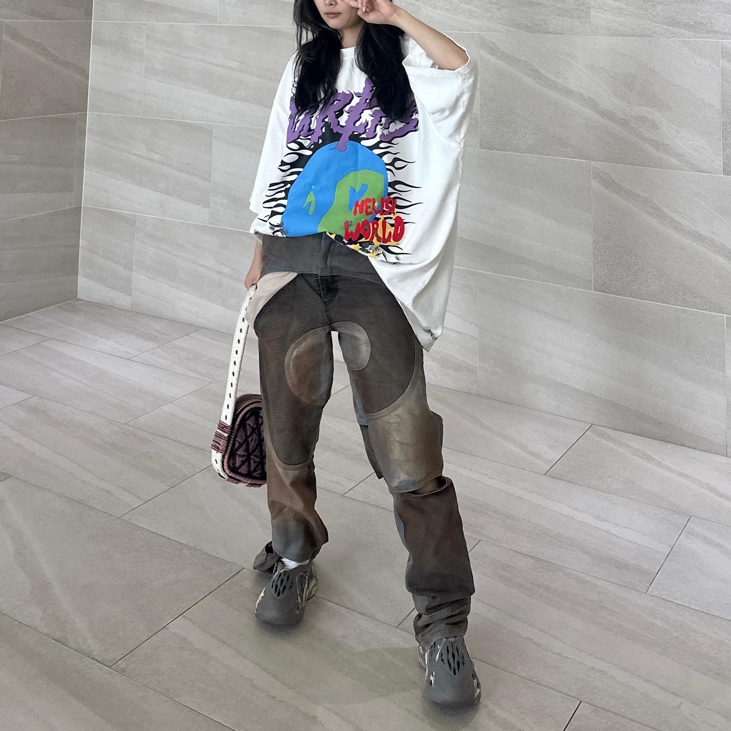 [KREAM 단독] Ourpas 063 'Dreamer' T-Shirt Dirty White, Adidas Yeezy Foam RNNR MXT Moon Gray 착용 스타일 - 2