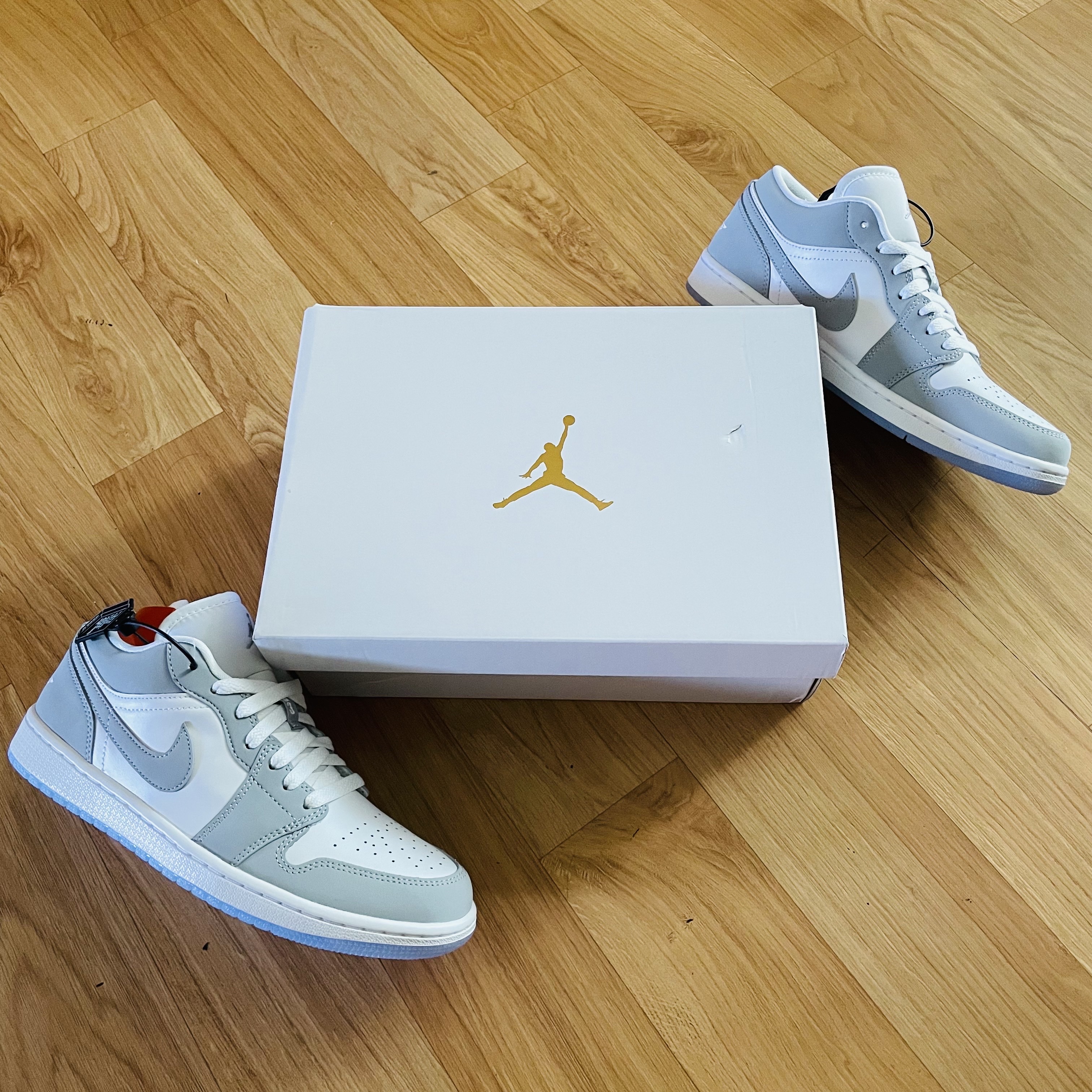 (W) Jordan 1 Low White Wolf Grey 착용 스타일 - 1