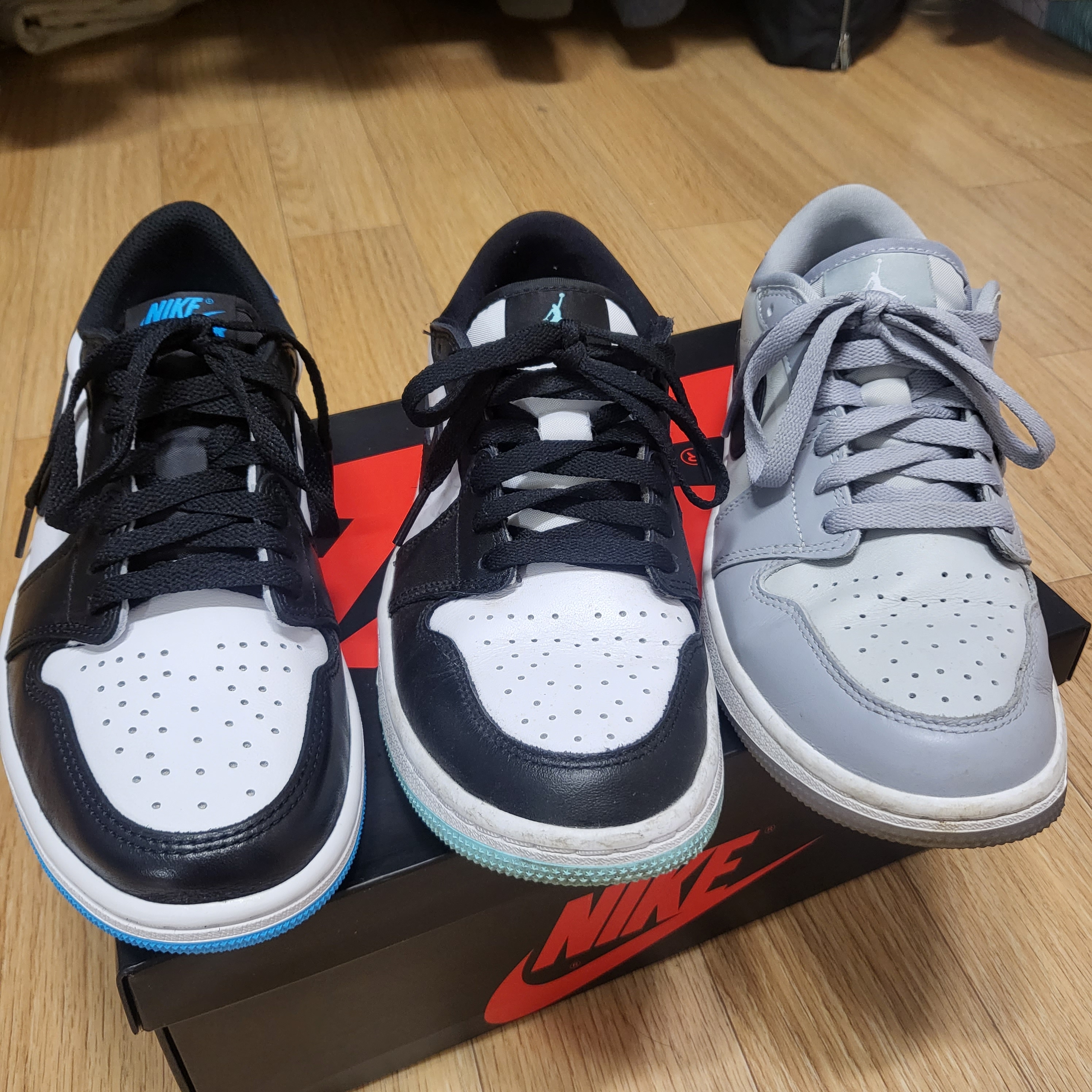 Jordan 1 Retro Low OG Black and Dark Powder Blue, Jordan 1 Low Golf Wolf Grey 착용 스타일 - 1