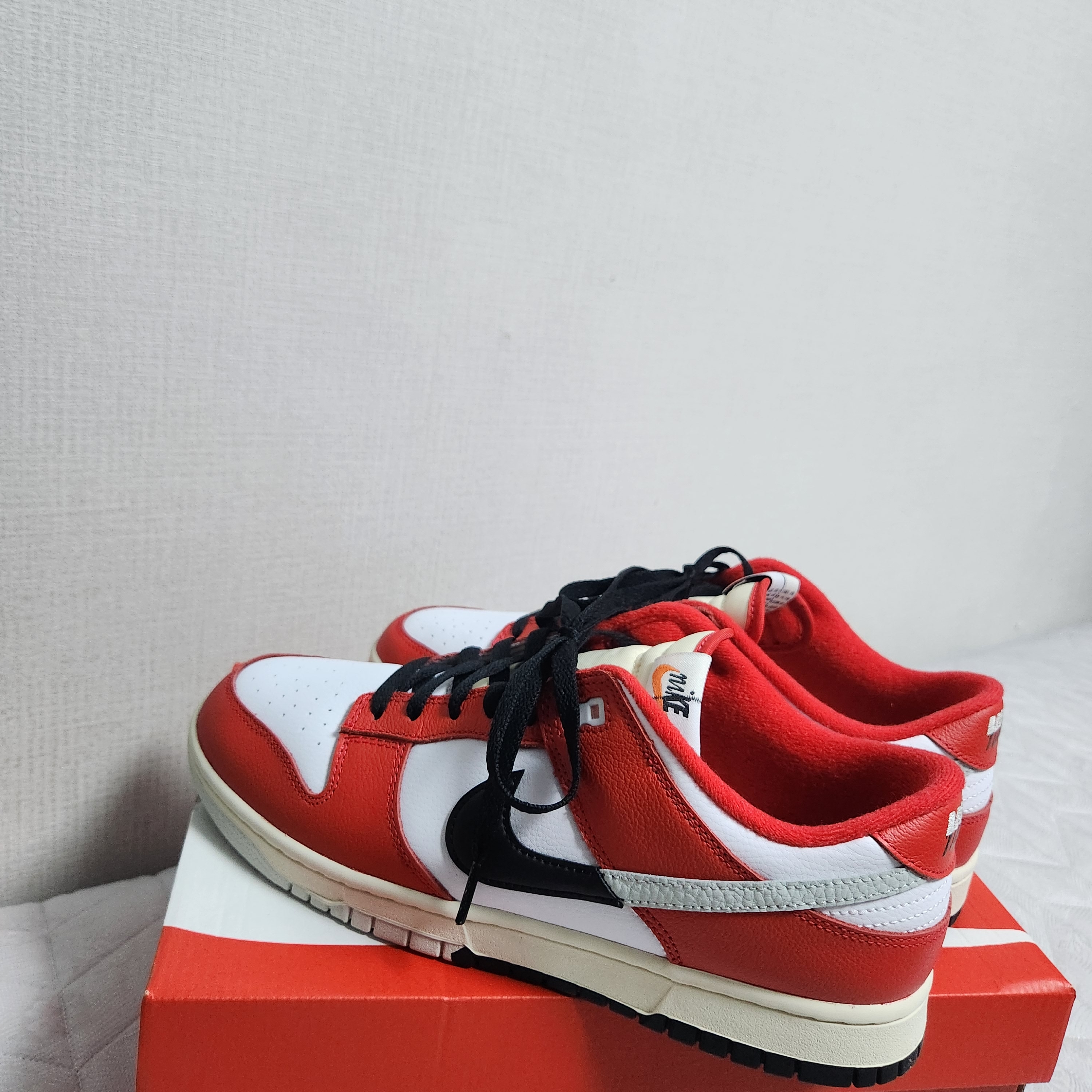 Nike Dunk Low Retro PRM University Red Black 착용 스타일