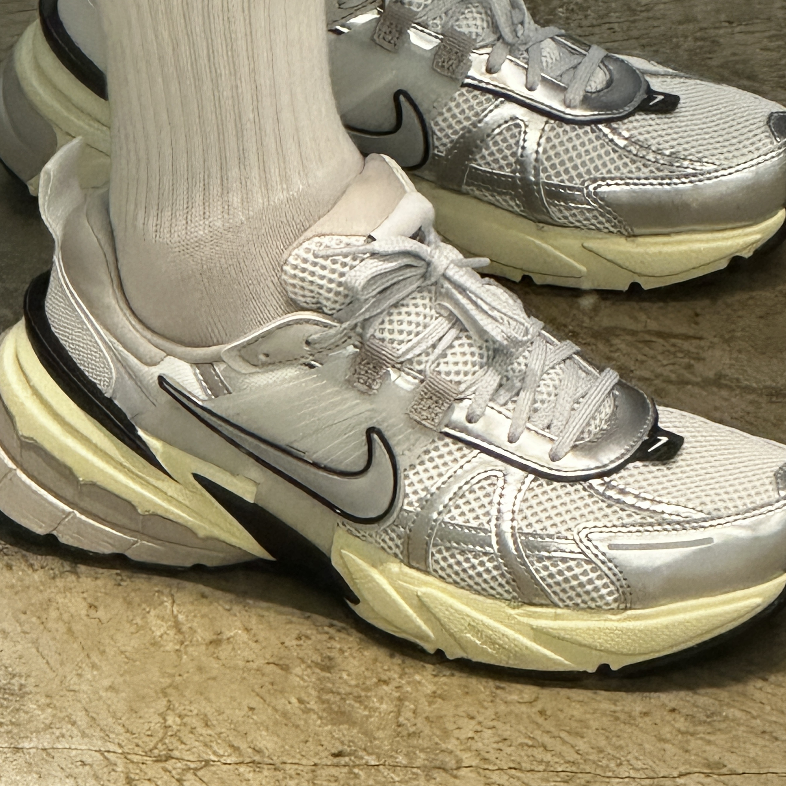 Nike V2K Run Summit White Metallic Silver 착용 스타일
