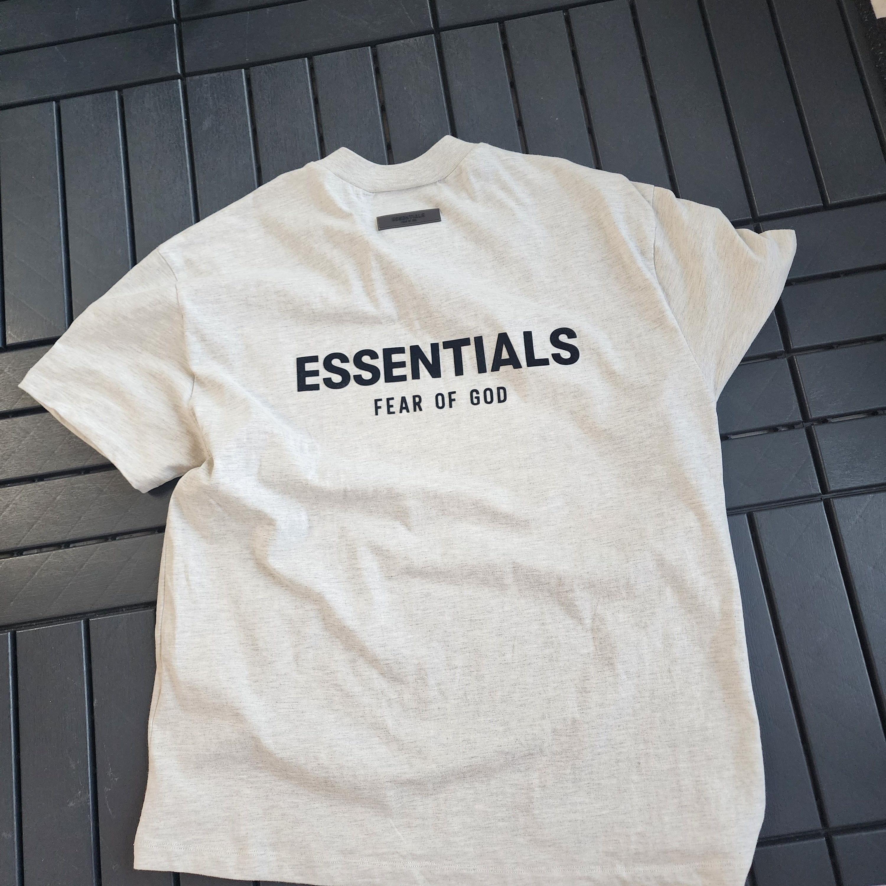 Essentials The Core Collection T-Shirt Light Oatmeal 착용 스타일