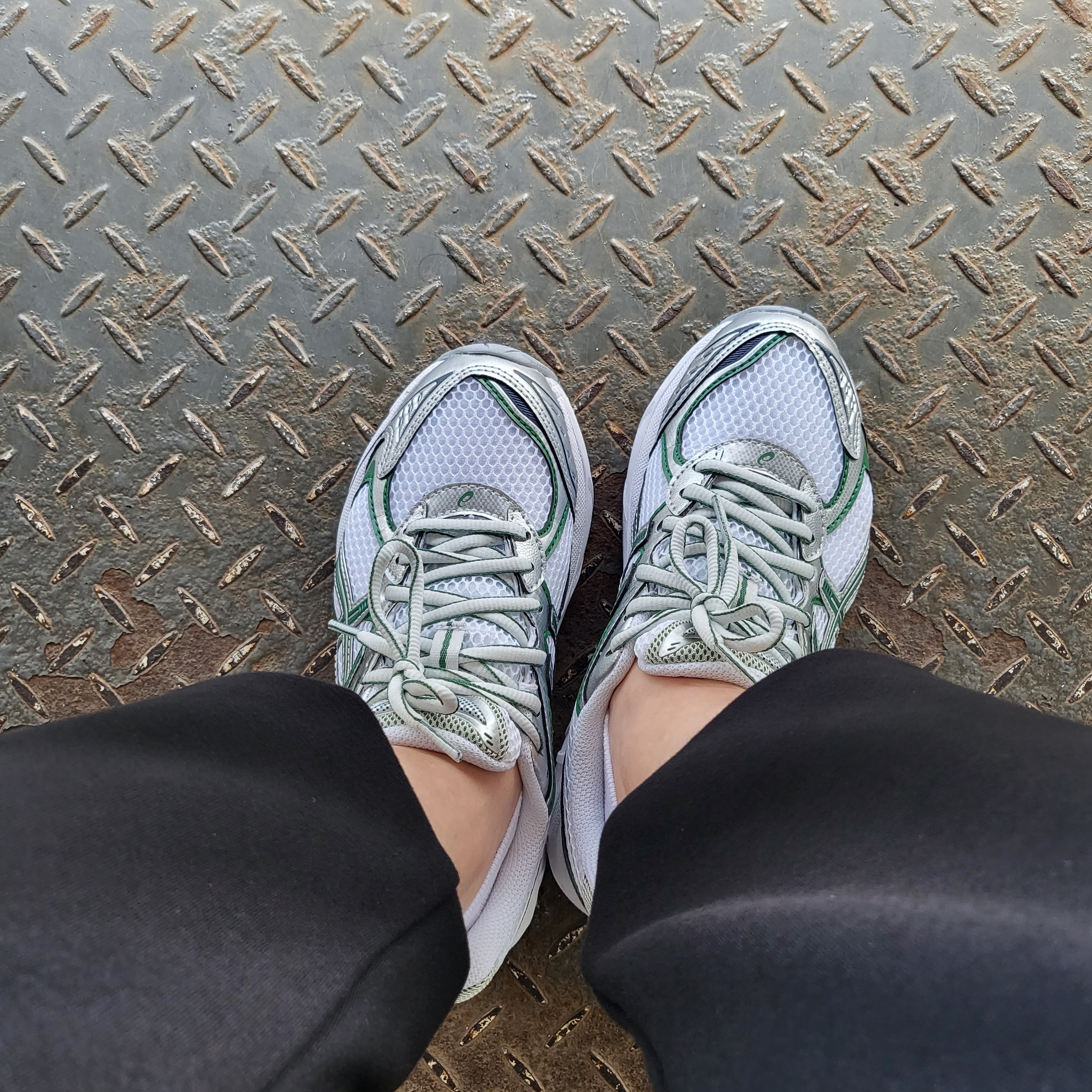 Asics GT-2160 White Shamrock Green 착용 스타일