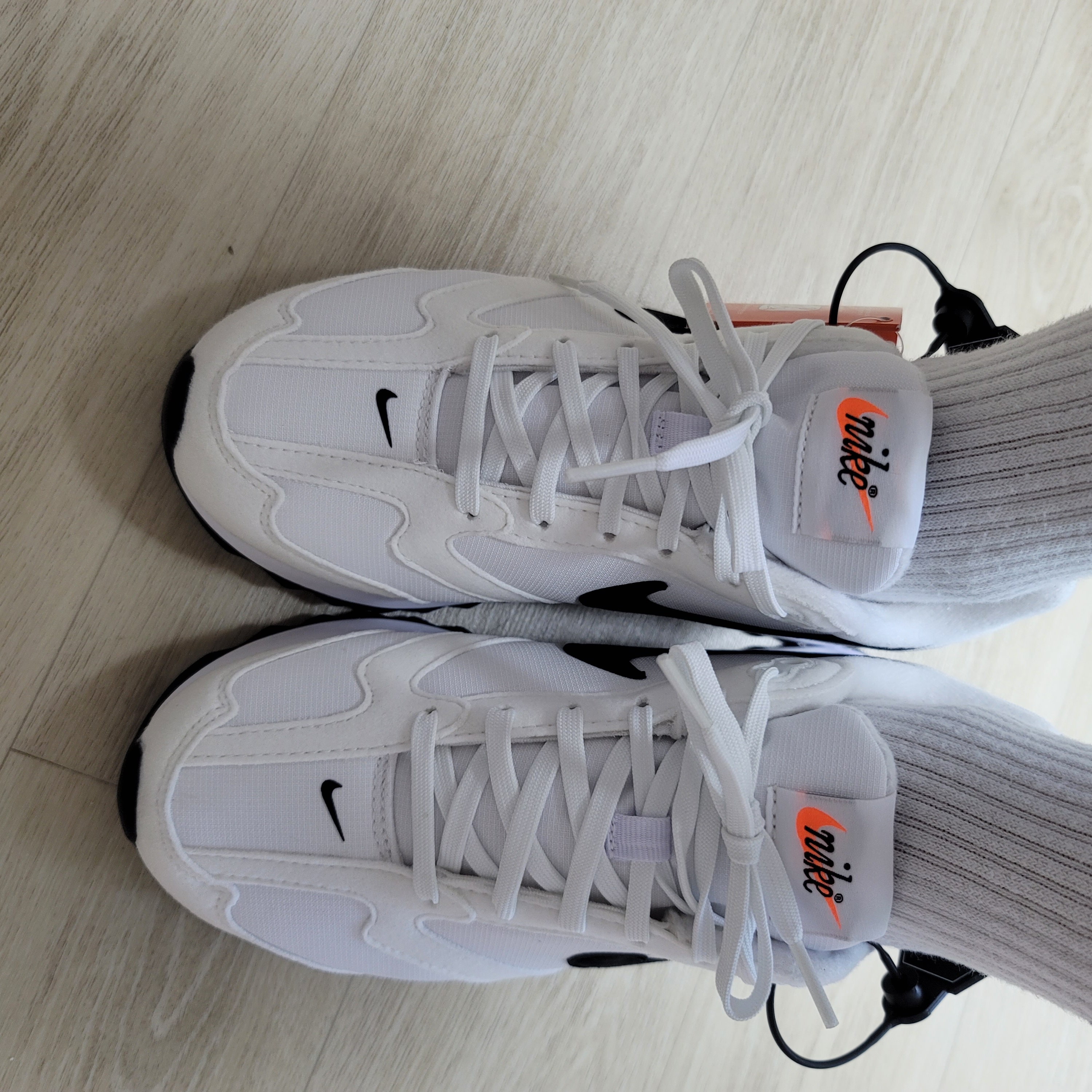 (W) Nike Air Max Dawn White Black 착용 스타일
