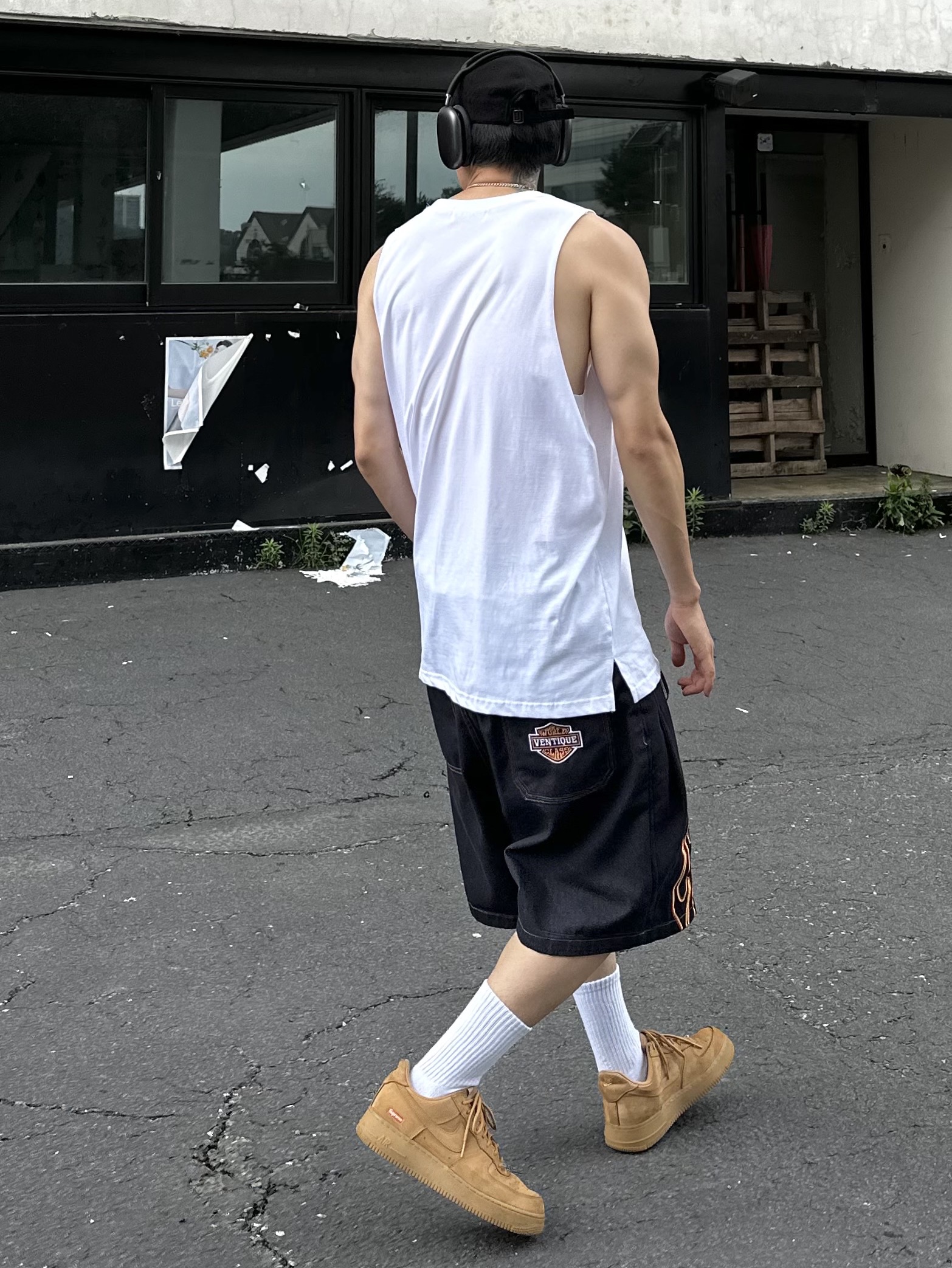 Nike x Supreme Air Force 1 Low Flax, Apple AirPods Max Lightning Space Gray (Korean Ver.) 착용 스타일 - 5