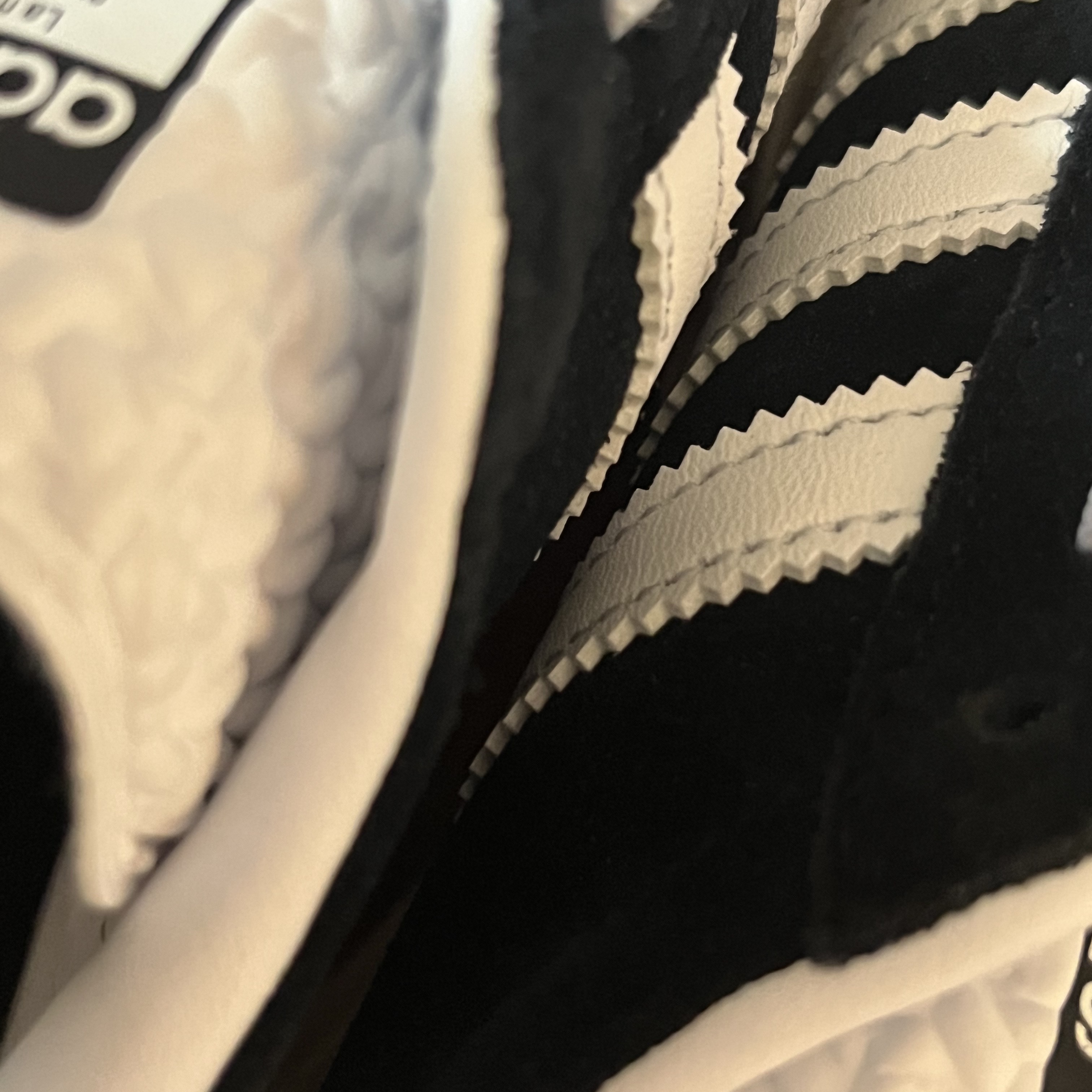 (W) Adidas Gazelle Bold Core Black Cloud White 착용 스타일