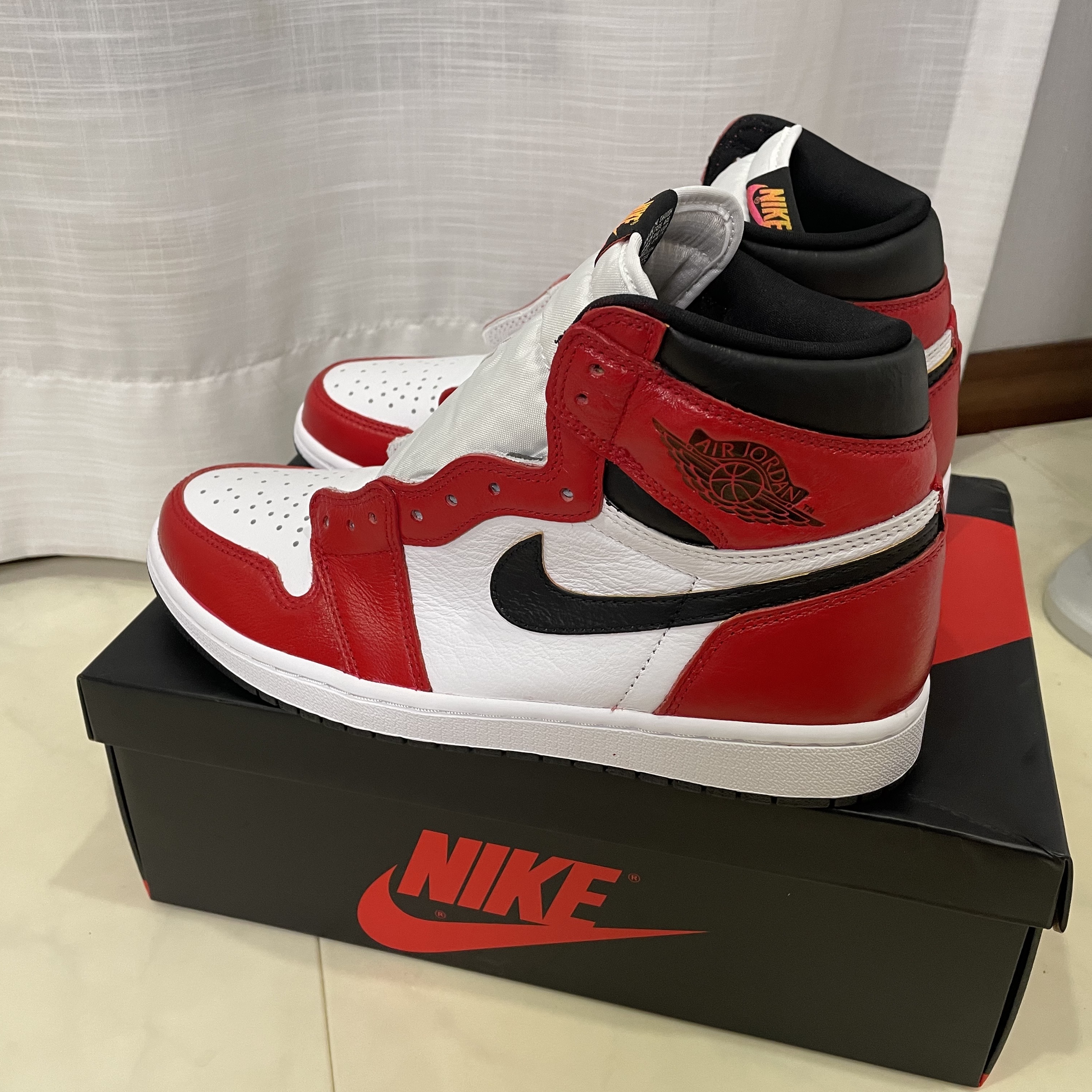 Jordan 1 Retro High OG Light Fusion Red 착용 스타일