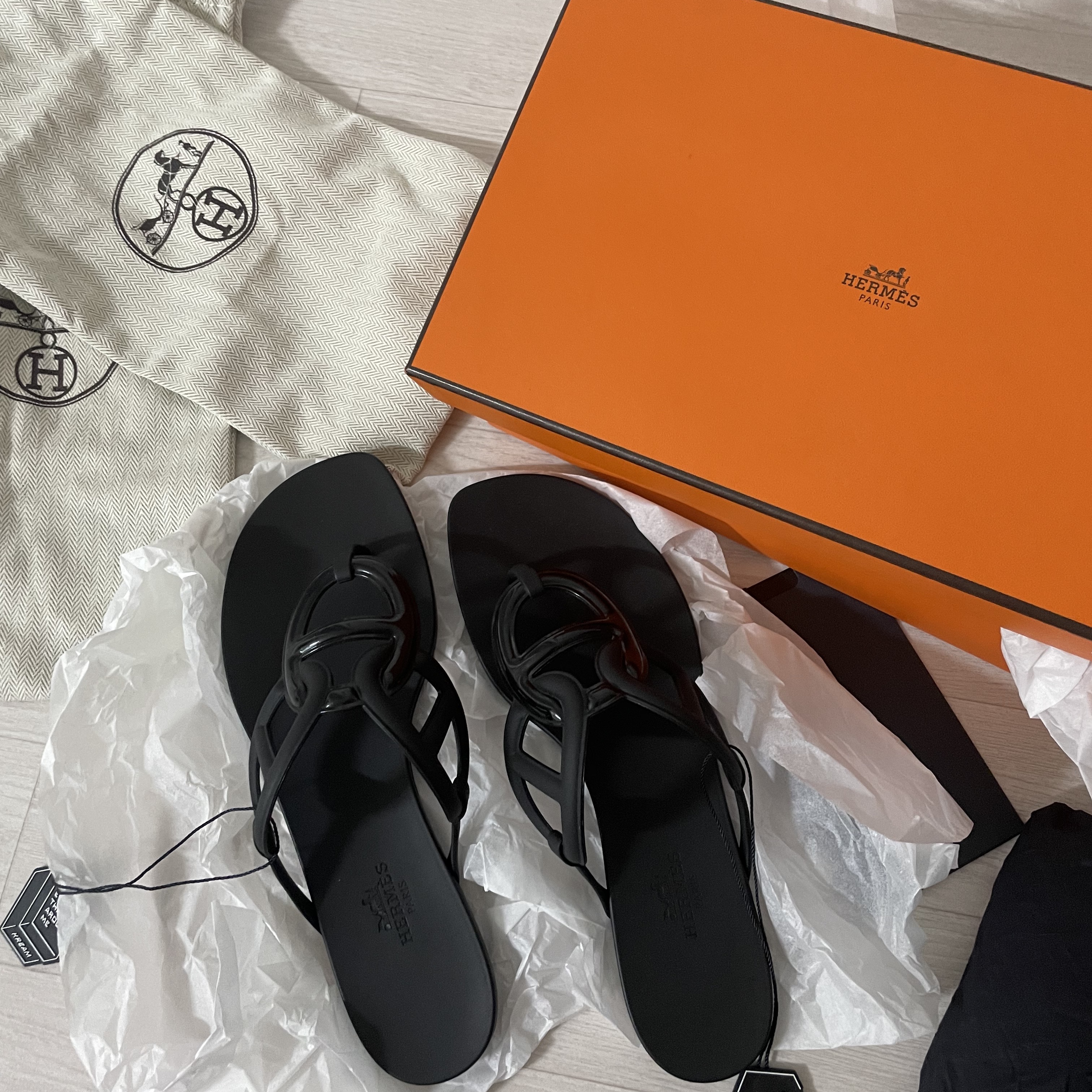 (W) Hermes Egerie Sandal Noir 착용 스타일