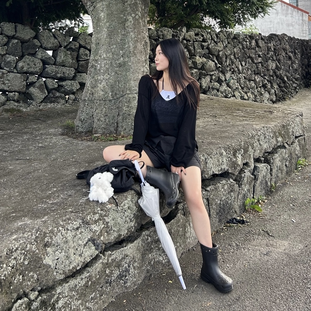 Crocs Classic Rain Boots Black 착용 스타일 - 2