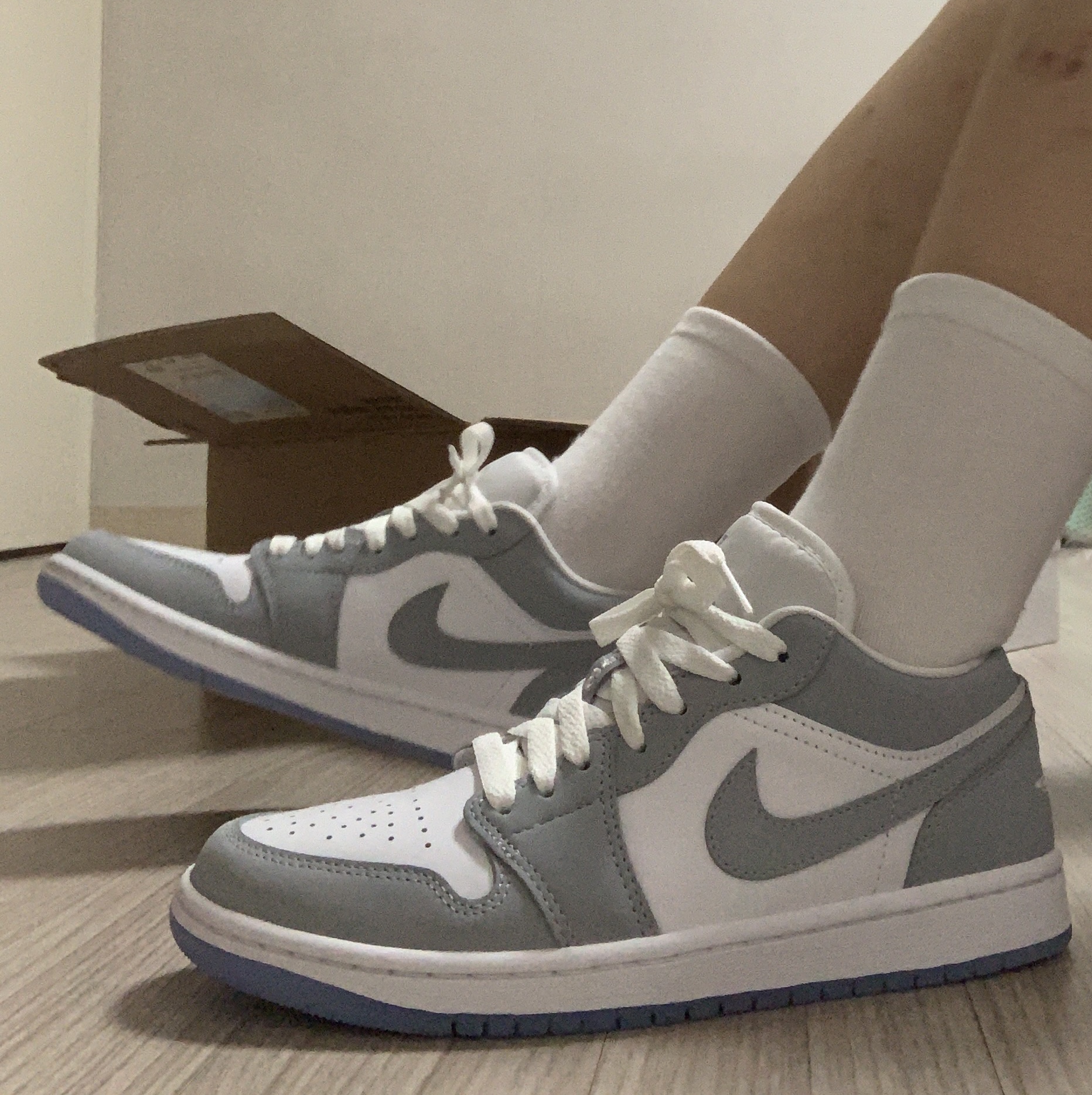 (W) Jordan 1 Low White Wolf Grey 착용 스타일 - 2