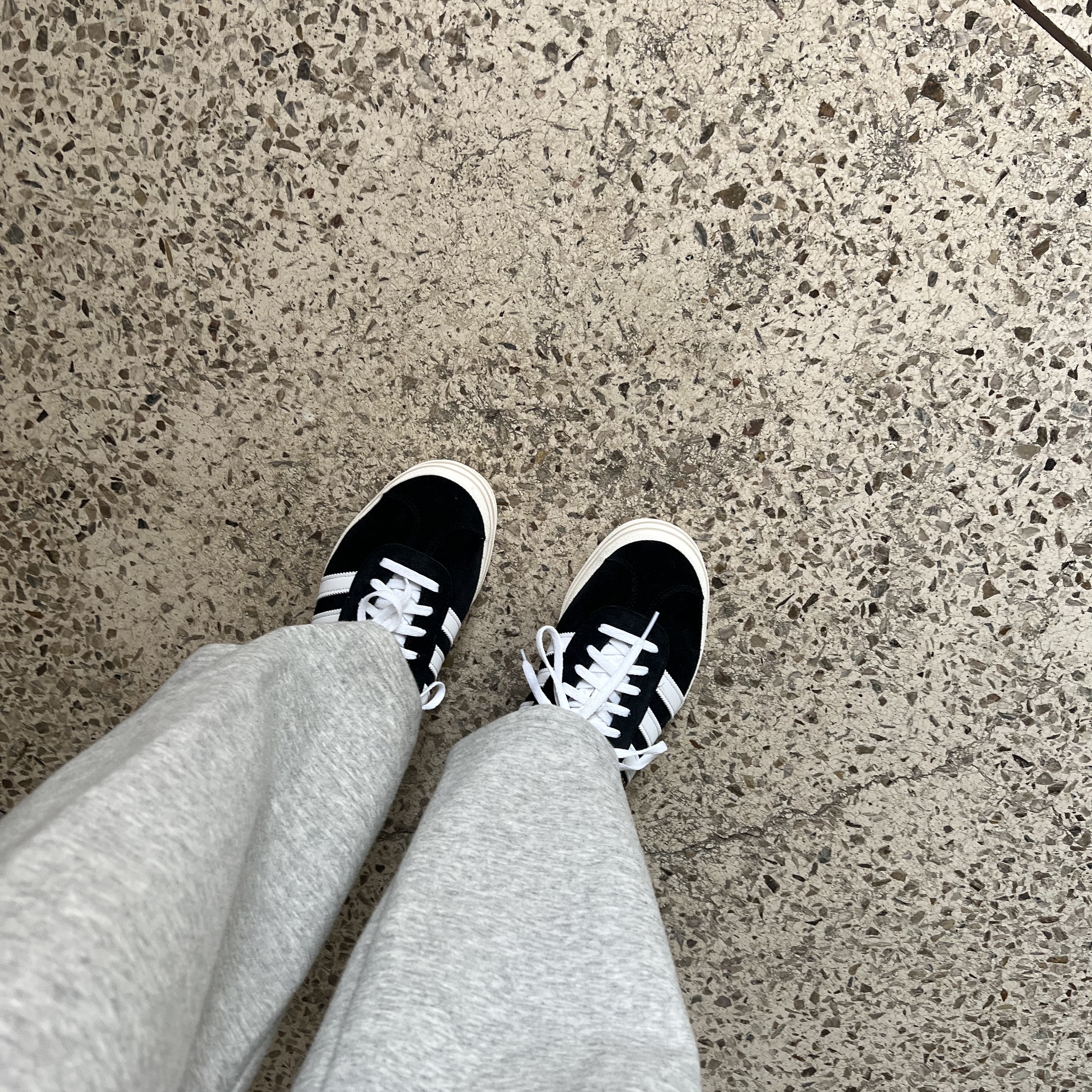 (W) Adidas Gazelle Bold Core Black Cloud White 착용 스타일