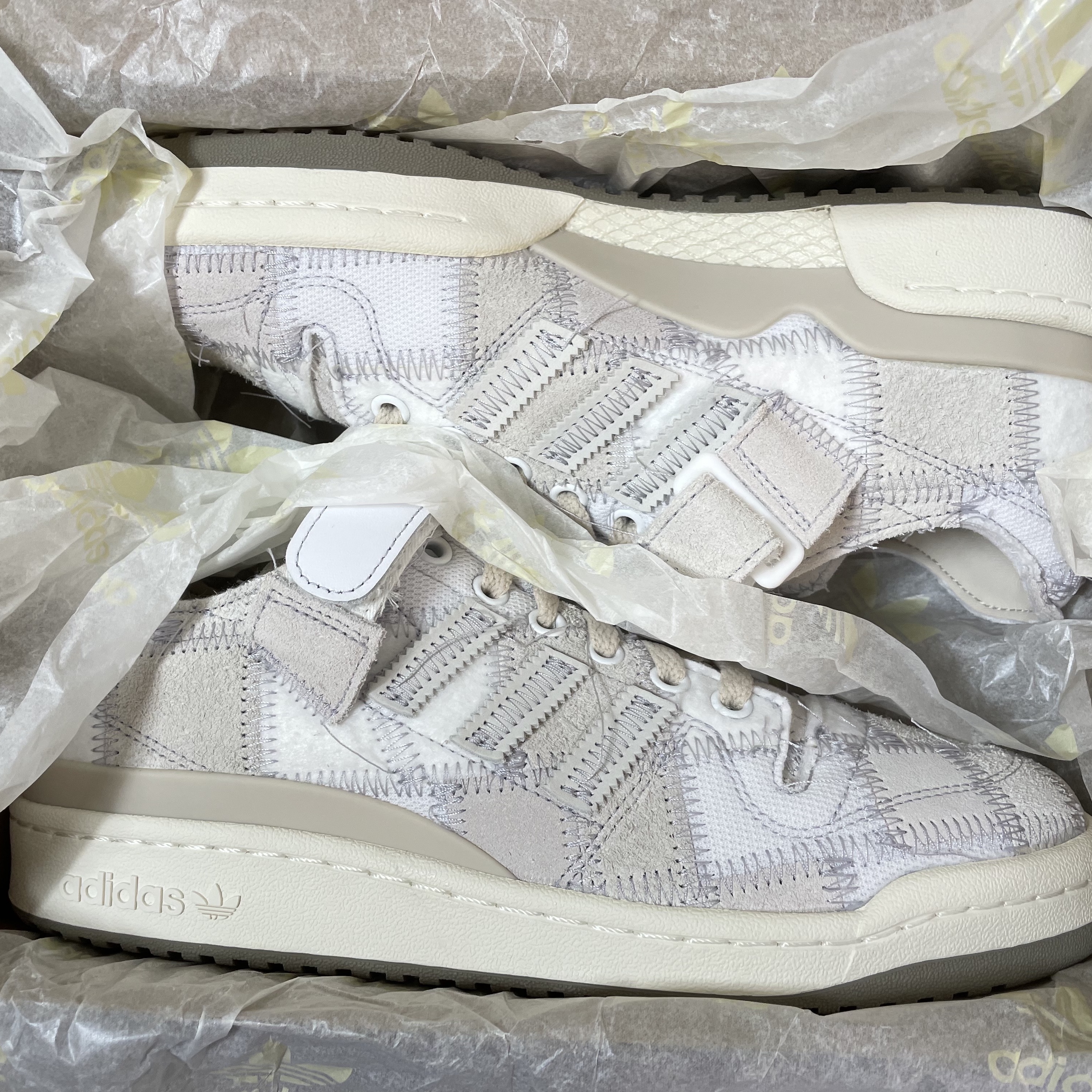 Adidas x Atmos x Recouture Forum Low White Tint 착용 스타일 - 2