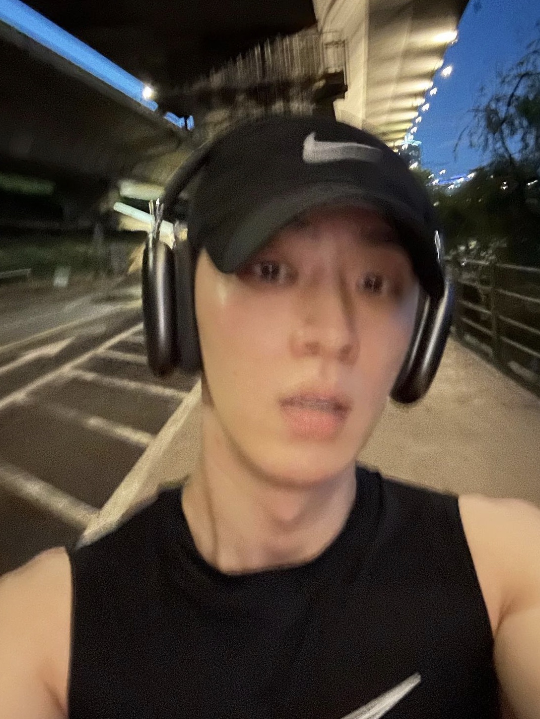 Nike Dri-Fit Legacy 91 Golf Cap Black, Apple AirPods Max Lightning Space Gray (Korean Ver.) 착용 스타일 - 1