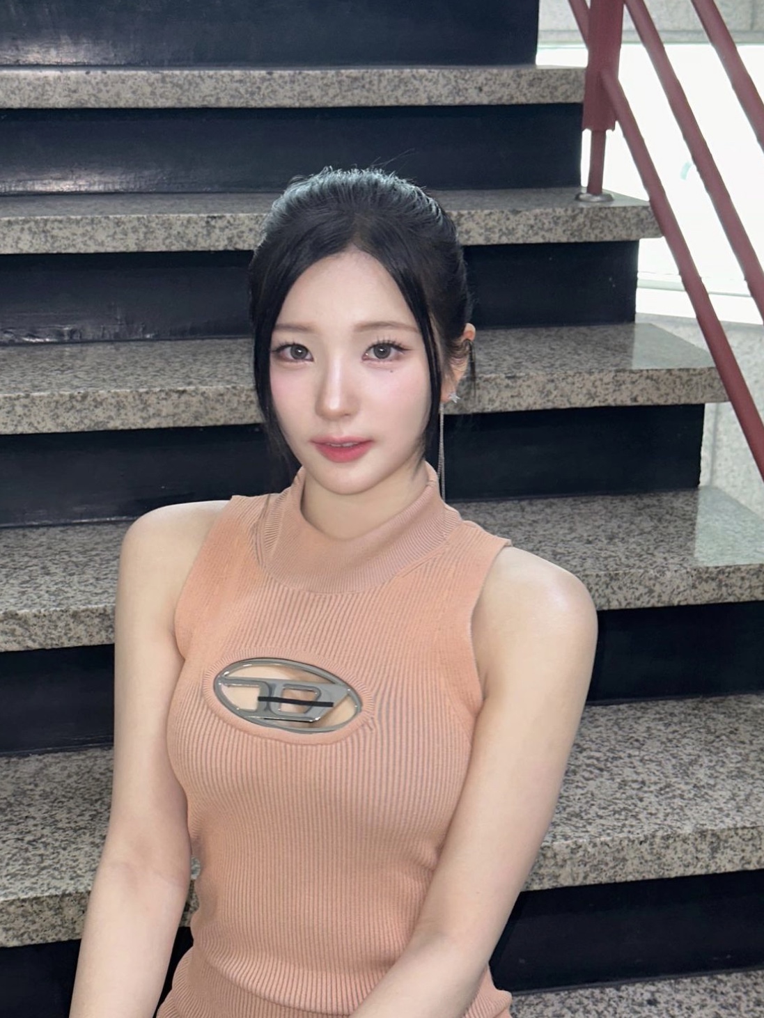 (W) Diesel M-Onerva Short Dress with Cut-Out and Logo Plaque Pink 착용 스타일 - 2