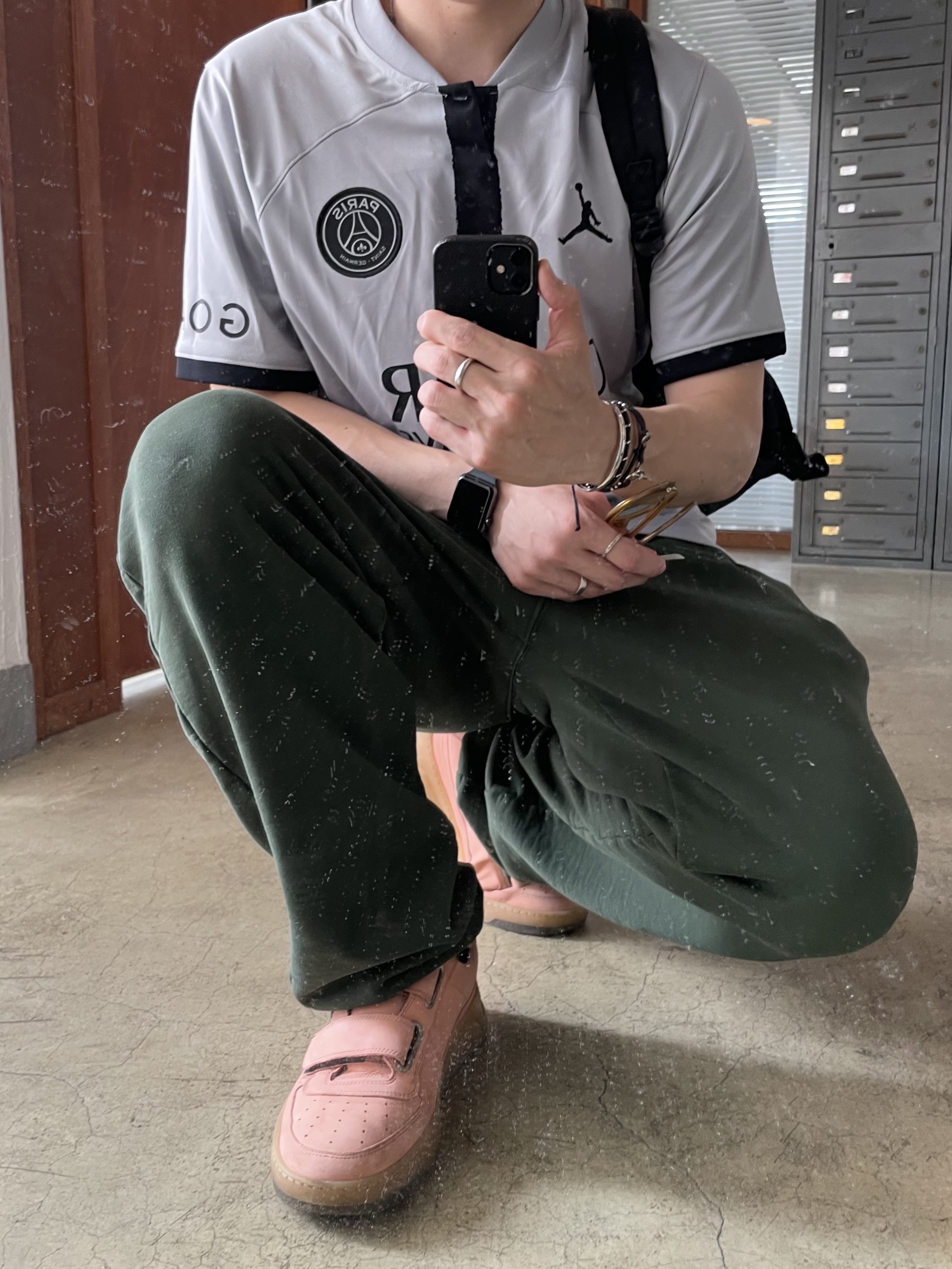 Stussy Overdyed Stock Logo Pants Forest, Acne Studios Perey Nubuk Velcro Strap Sneakers Dusty Pink 착용 스타일