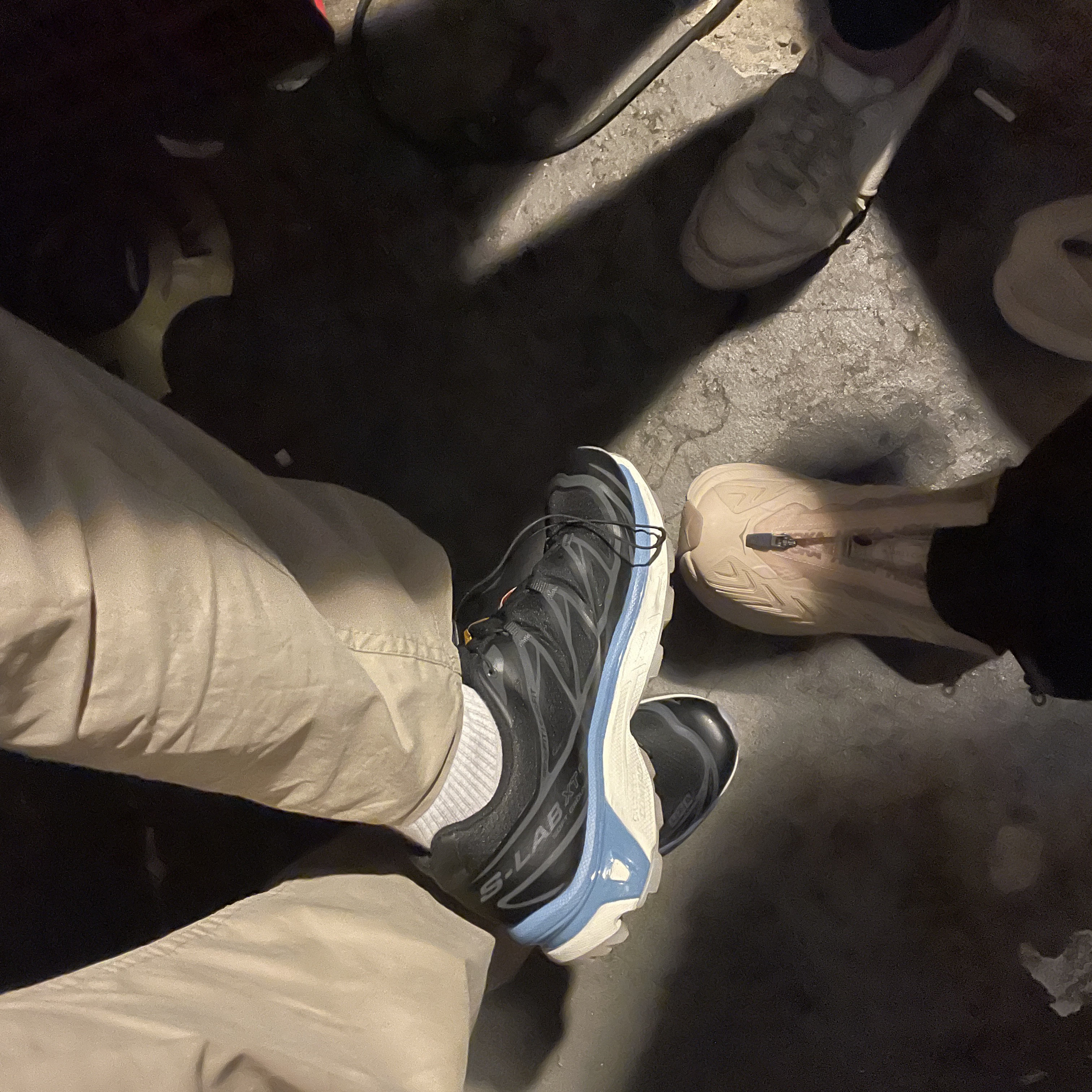 Salomon XT-6 Clear Black Riviera 착용 스타일