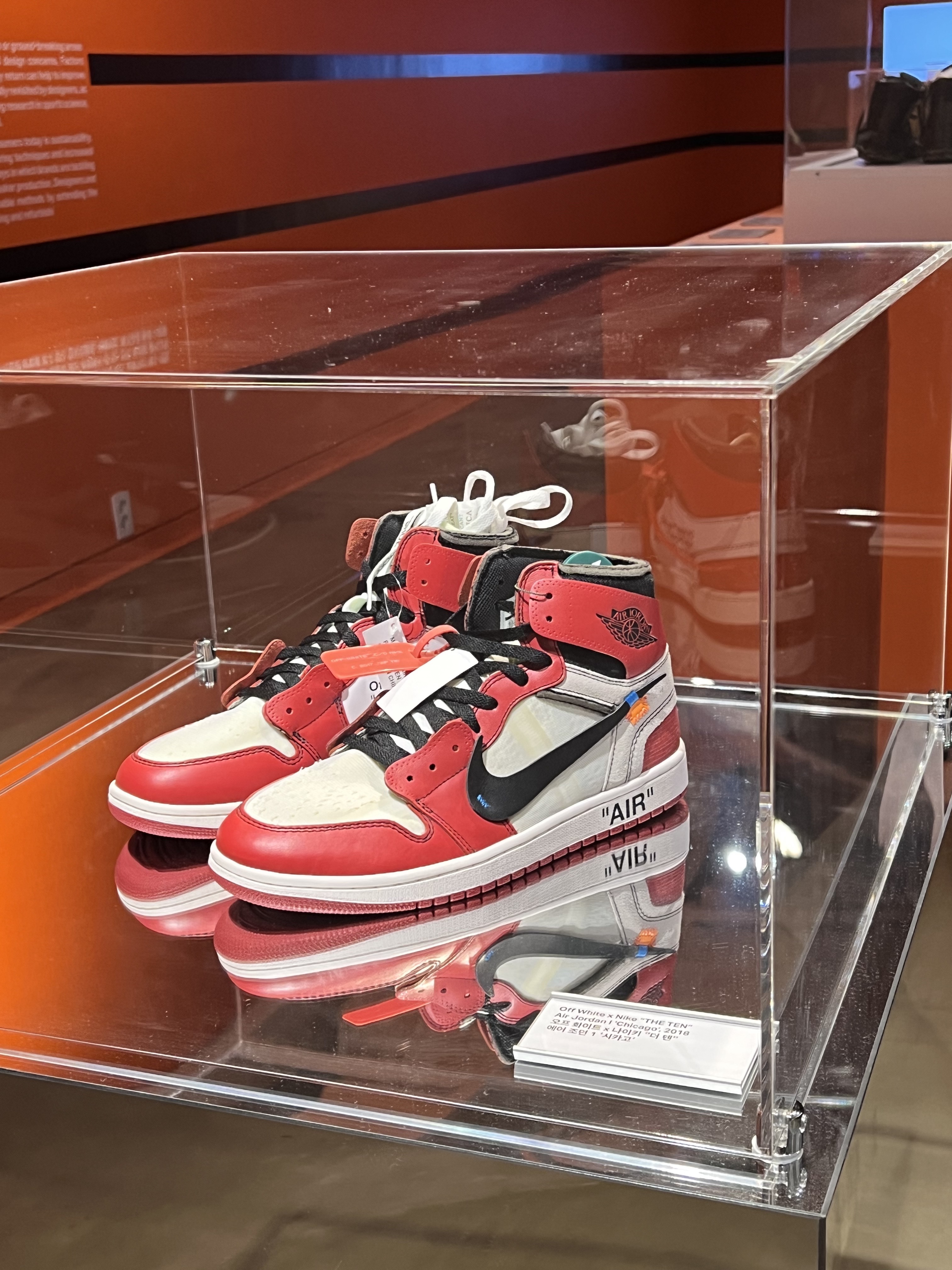 Jordan 1 x Off-White Retro High Chicago The Ten, Jordan 6 Retro Carmine 2021 착용 스타일 - 2